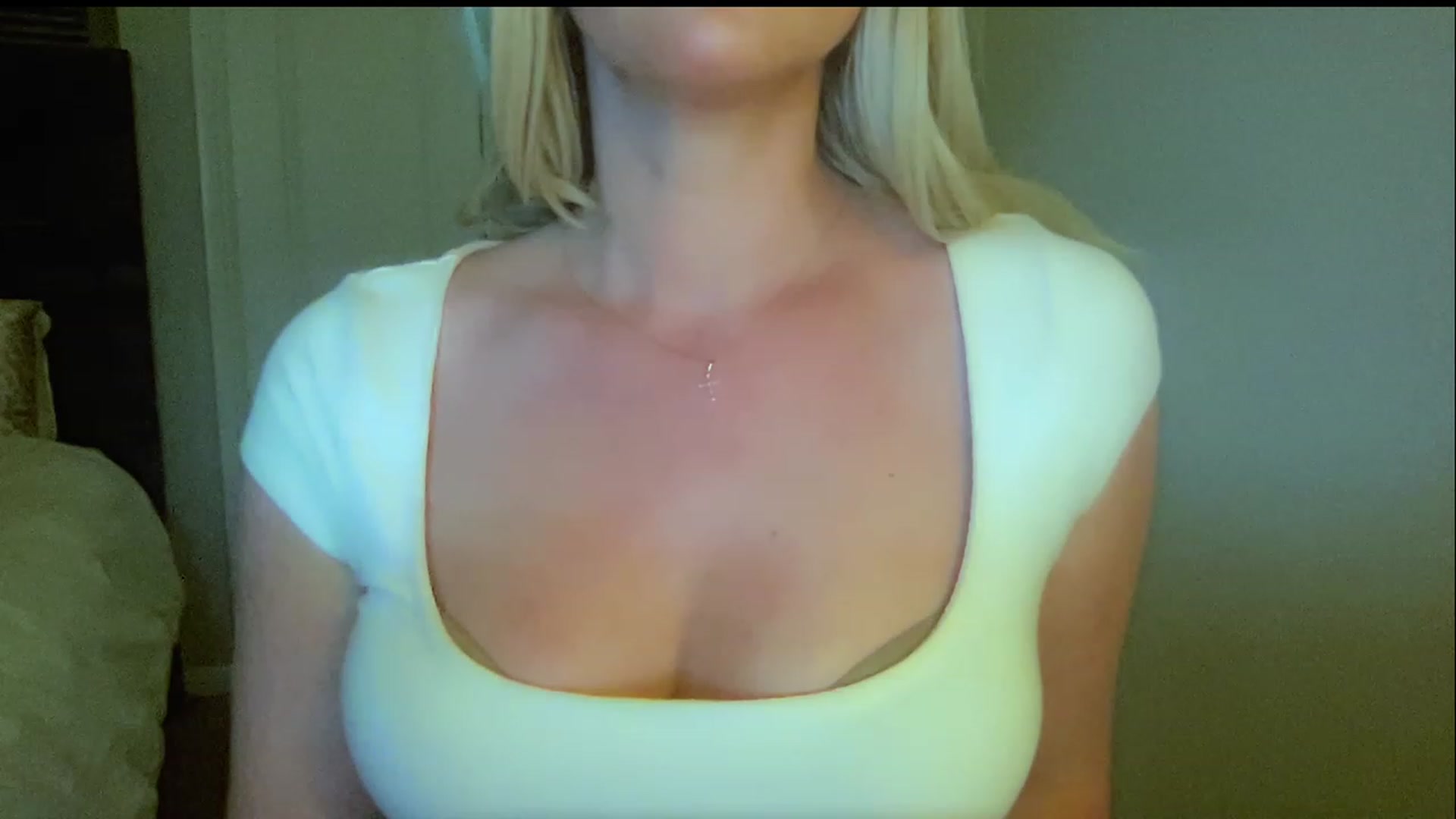 Gallery image thumbnail from Xonakitaxo's myfreecams stream on, 06/20/2023, 05:37 image 20 of 20