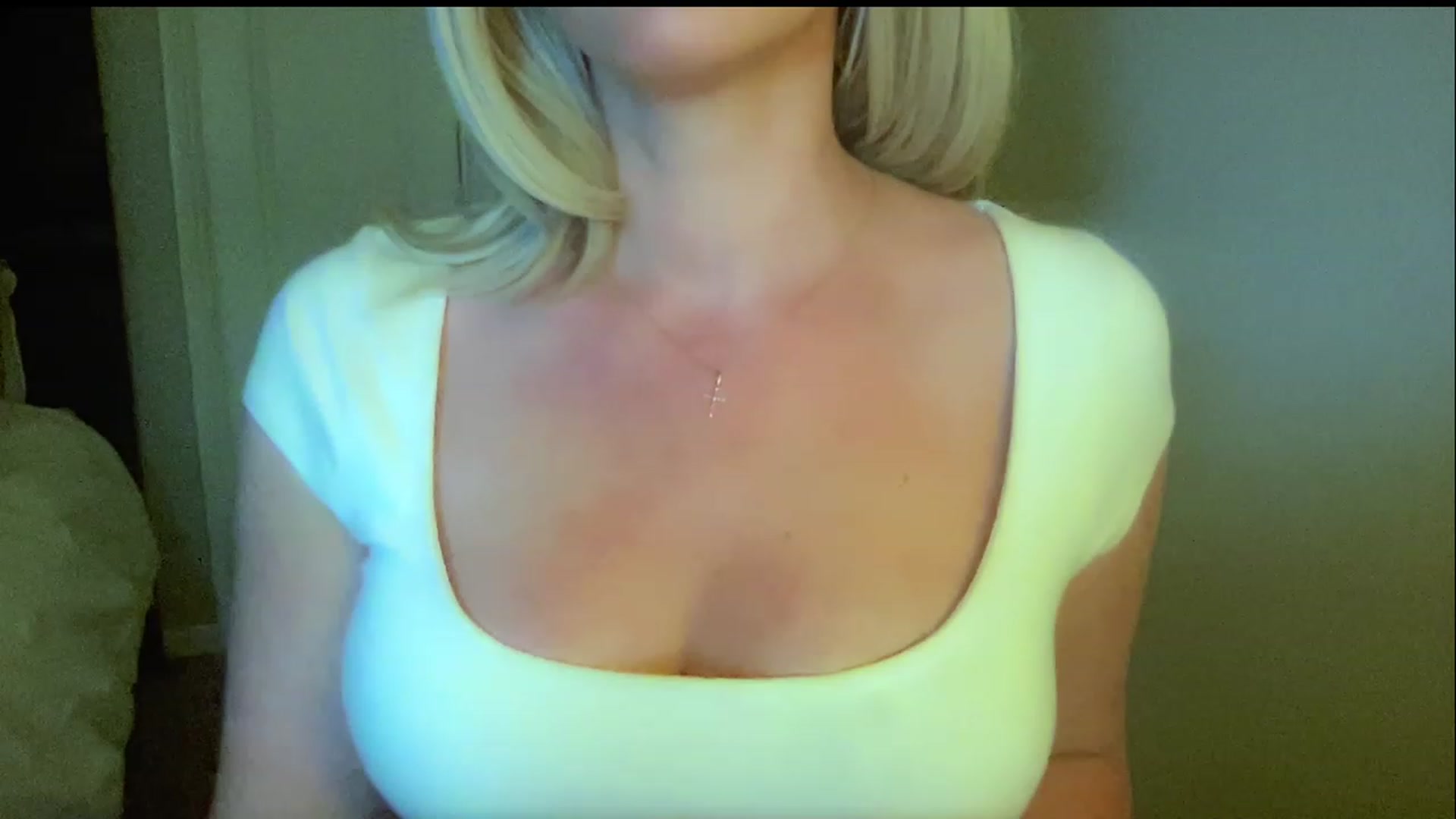 Gallery image thumbnail from Xonakitaxo's myfreecams stream on, 06/20/2023, 06:45 image 4 of 20