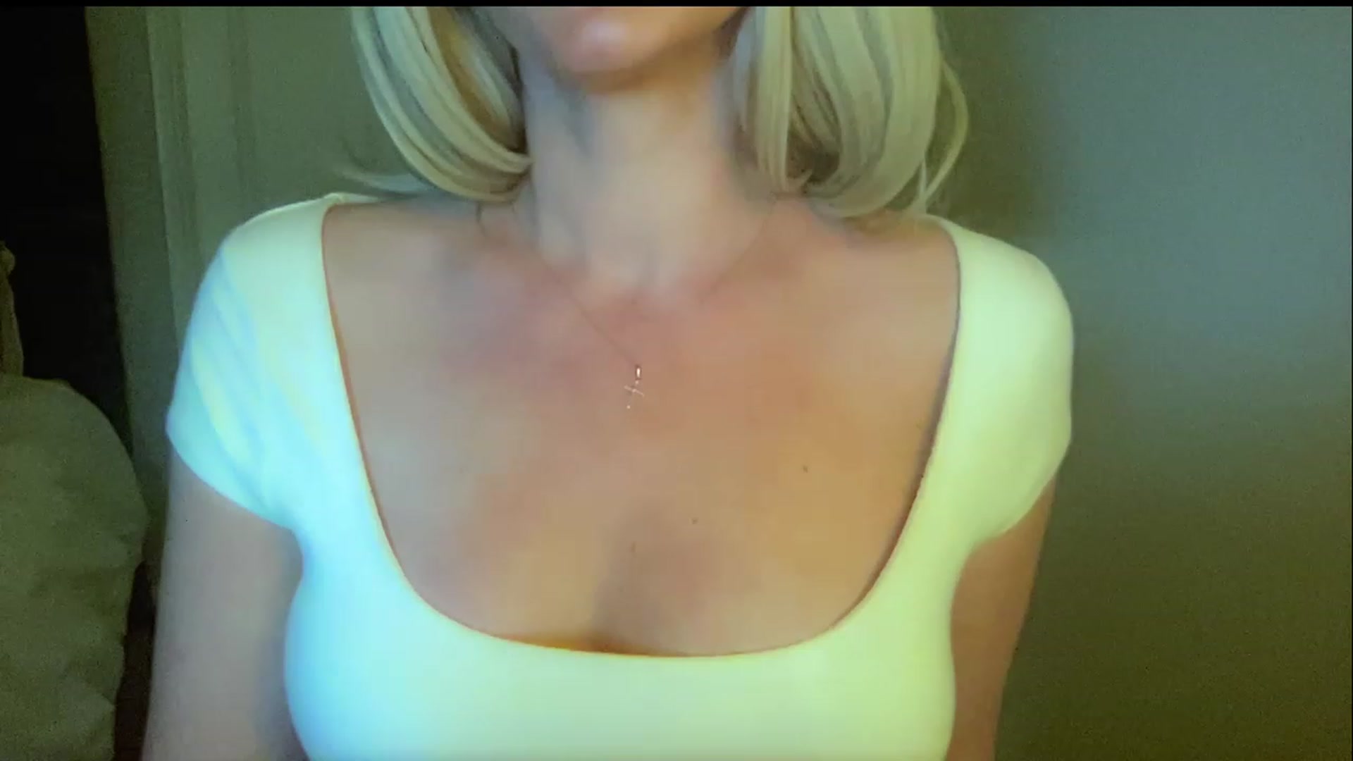 Gallery image thumbnail from Xonakitaxo's myfreecams stream on, 06/20/2023, 06:45 image 15 of 20