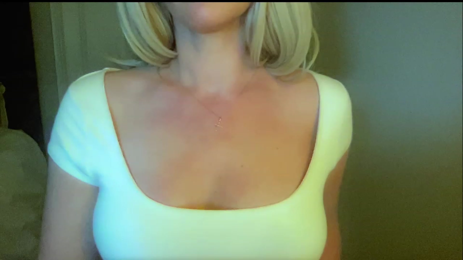 Gallery image thumbnail from Xonakitaxo's myfreecams stream on, 06/20/2023, 06:45 image 16 of 20