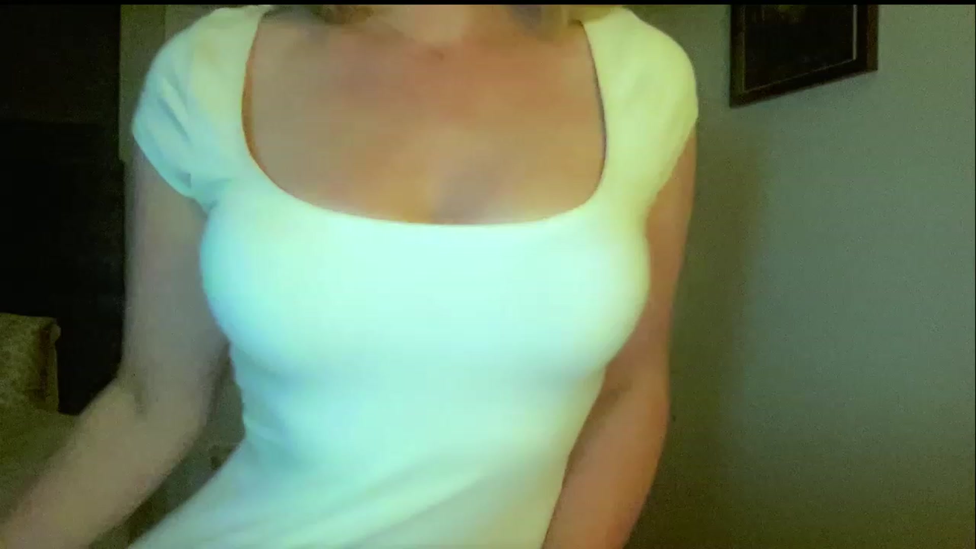 Gallery image thumbnail from Xonakitaxo's myfreecams stream on, 06/20/2023, 08:39 image 5 of 20