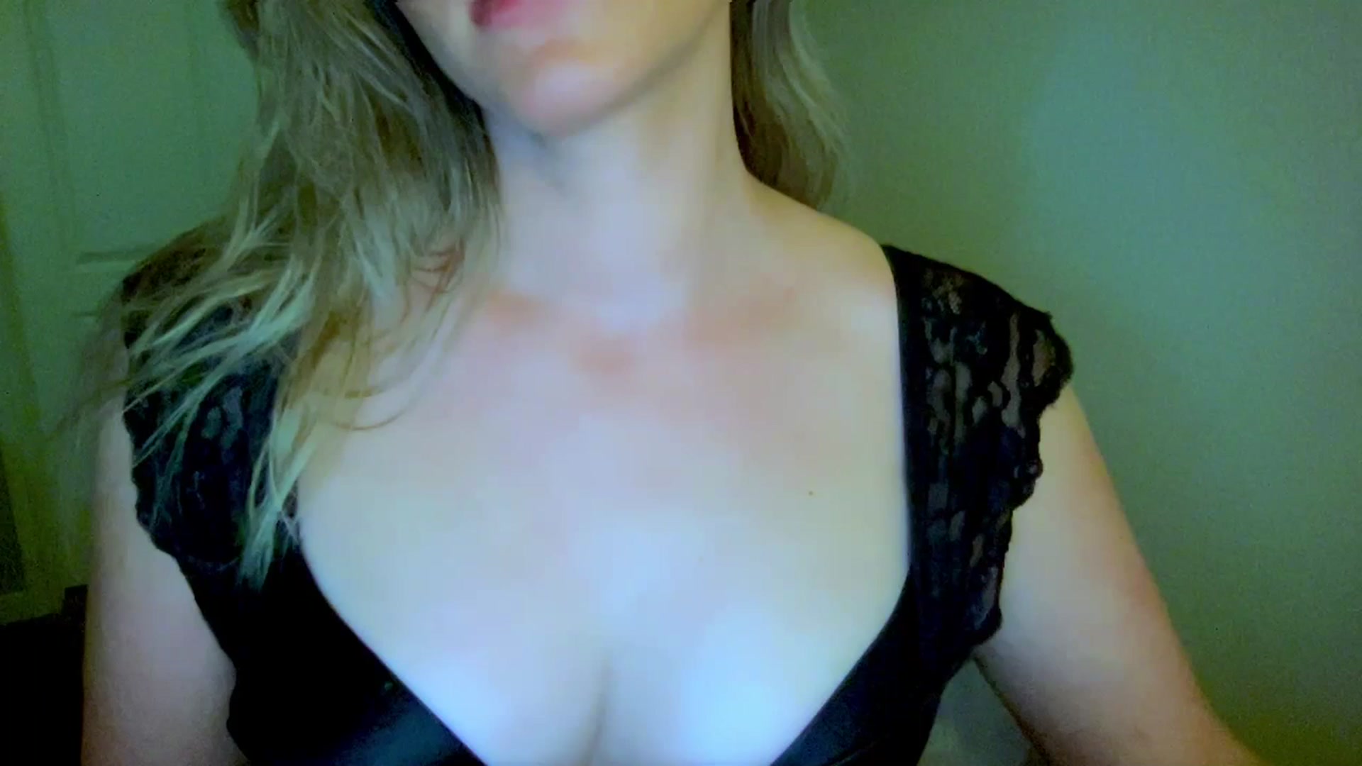 Gallery image thumbnail from Xonakitaxo's myfreecams stream on, 07/02/2023, 06:07 image 12 of 20