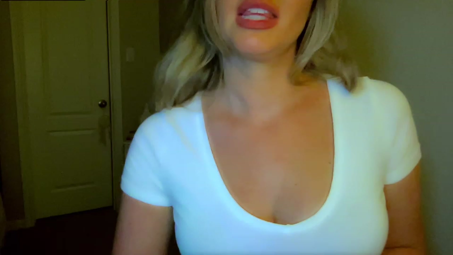 Gallery image thumbnail from Xonakitaxo's myfreecams stream on, 07/16/2023, 05:37 image 17 of 20