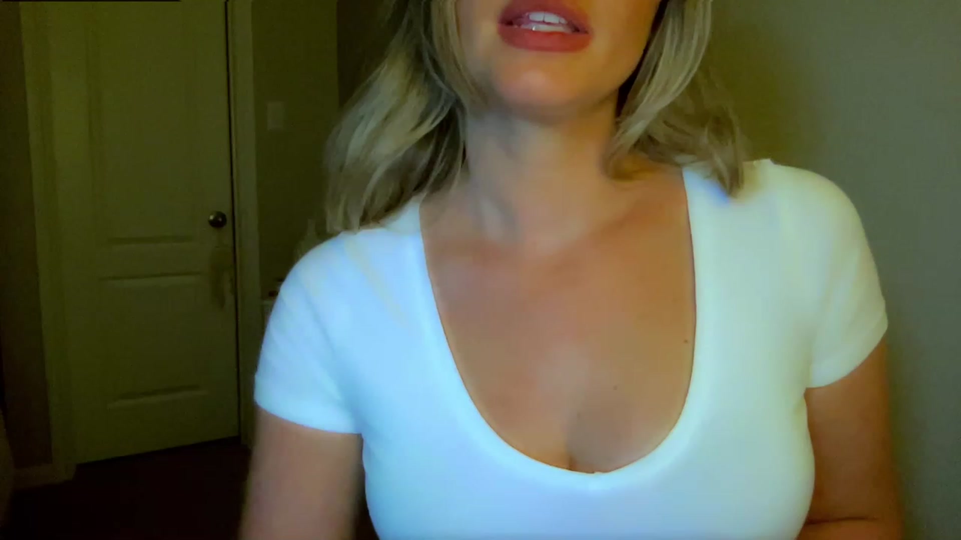 Gallery image thumbnail from Xonakitaxo's myfreecams stream on, 07/16/2023, 05:37 image 16 of 20