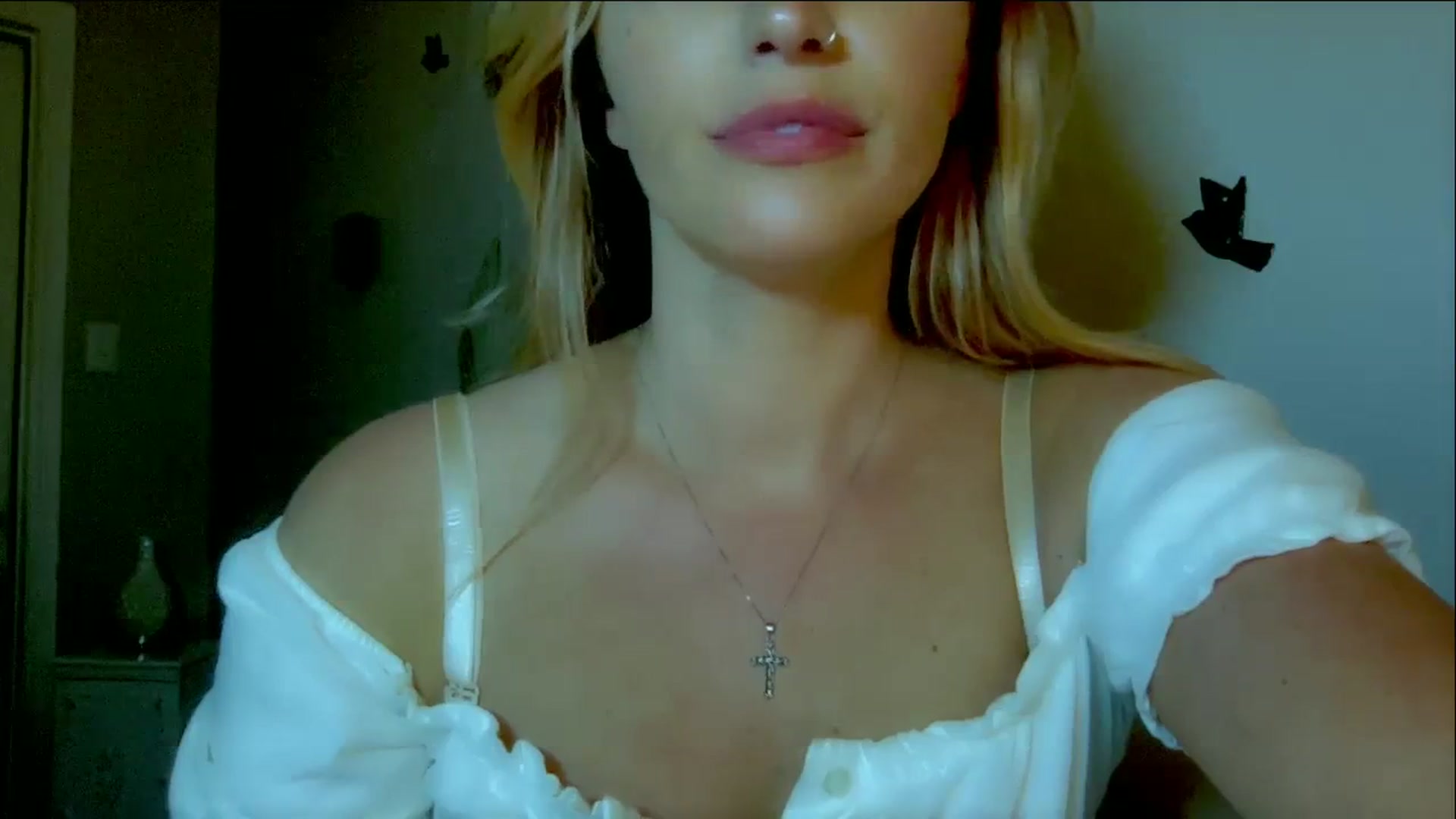 Gallery image thumbnail from Xonakitaxo's myfreecams stream on, 10/24/2023, 01:03 image 12 of 20