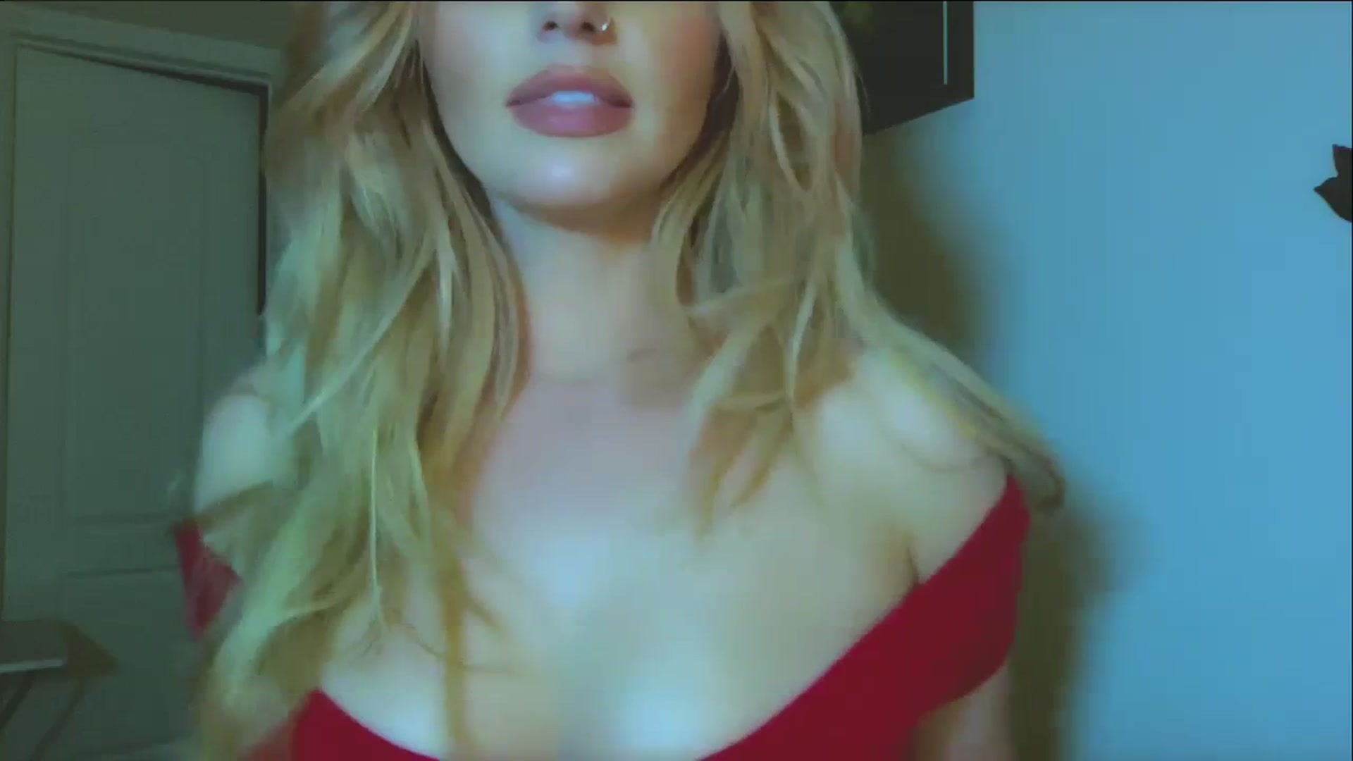 Gallery image thumbnail from Xonakitaxo's myfreecams stream on, 11/04/2023, 01:12 image 13 of 20