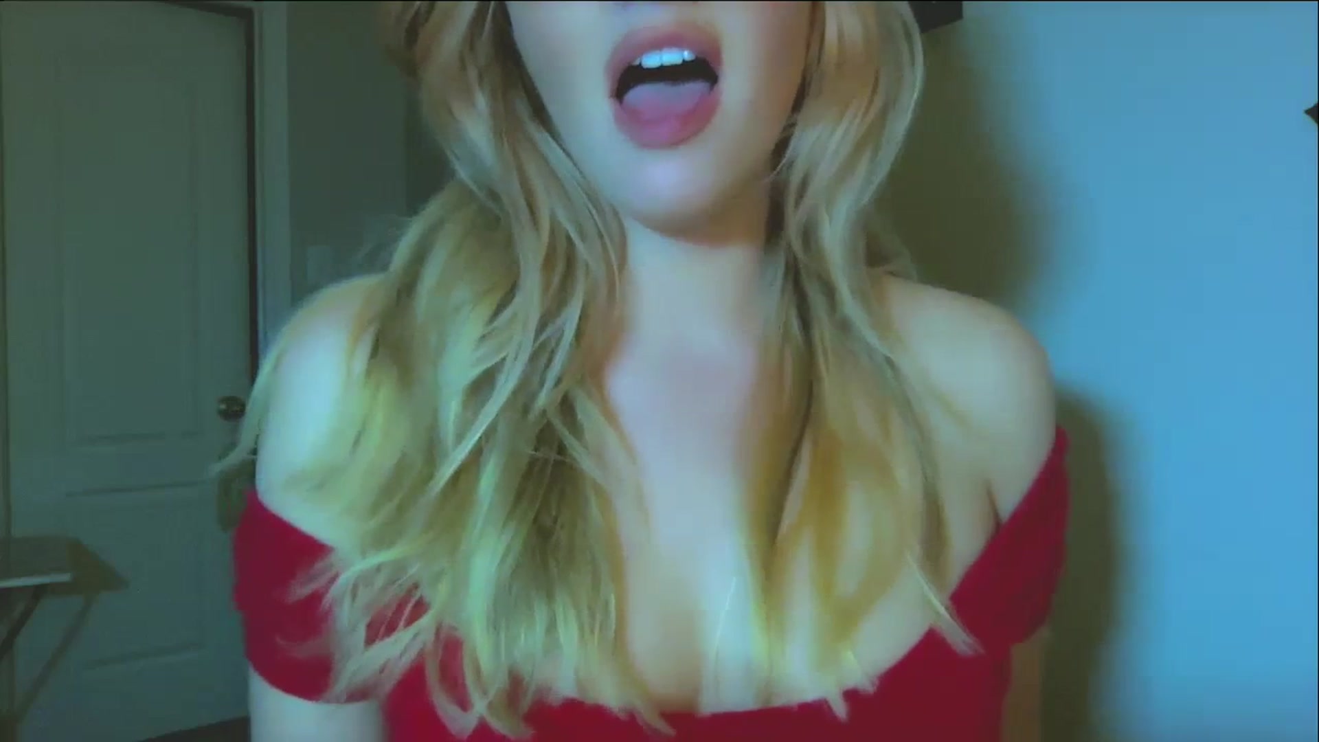 Gallery image thumbnail from Xonakitaxo's myfreecams stream on, 11/04/2023, 01:12 image 10 of 20
