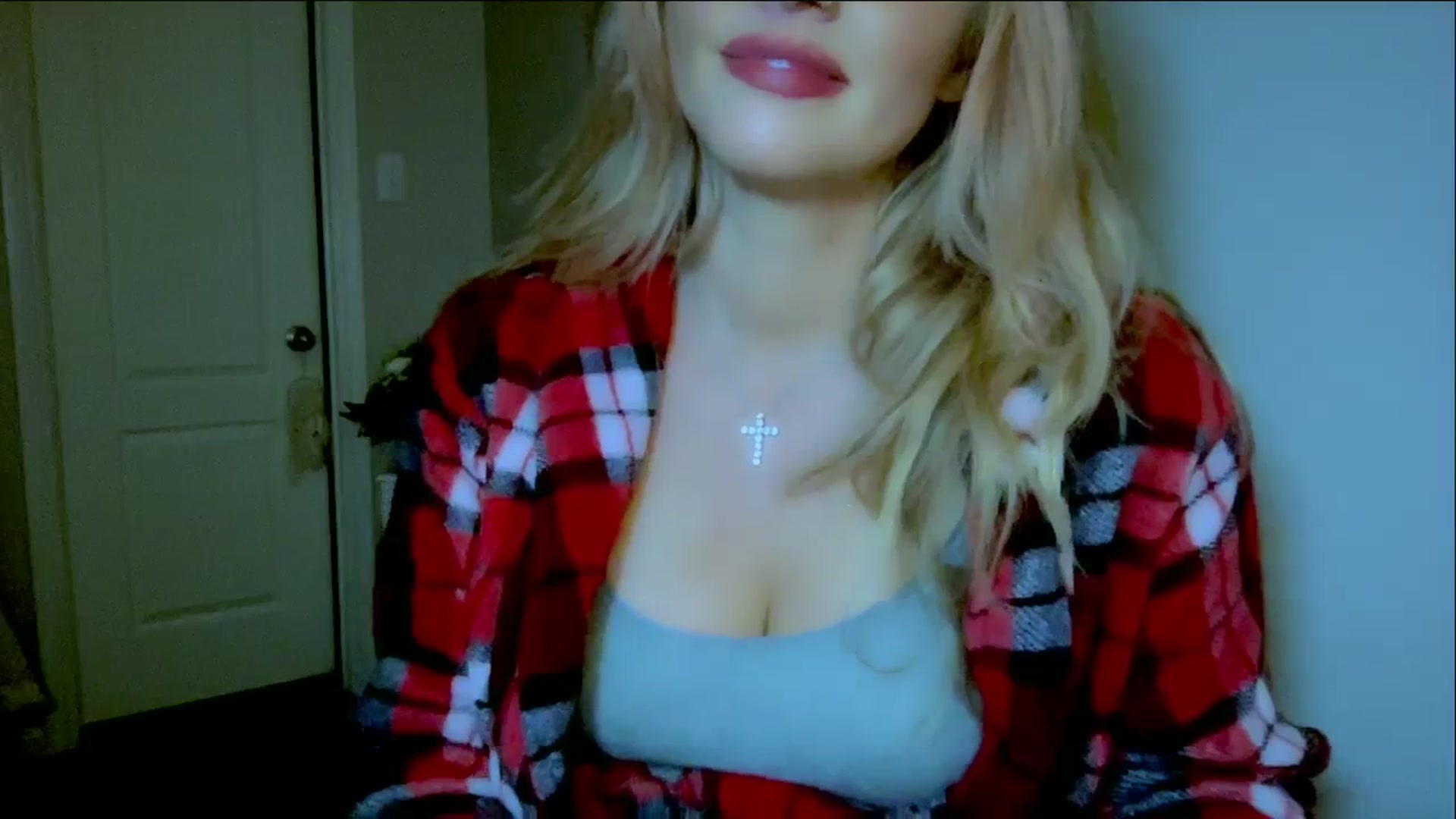 Gallery image thumbnail from Xonakitaxo's myfreecams stream on, 12/05/2023, 04:51 image 14 of 20