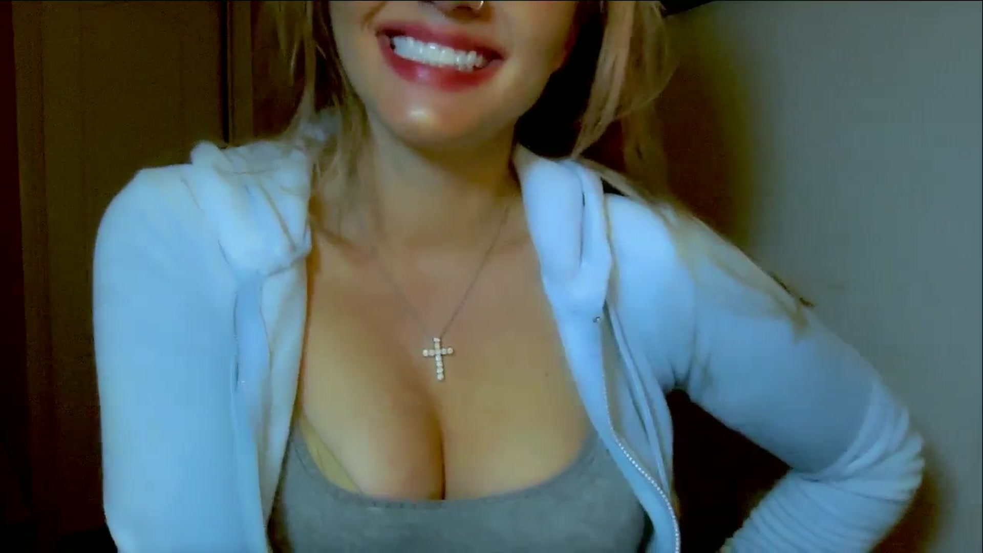 Gallery image thumbnail from Xonakitaxo's myfreecams stream on, 12/05/2023, 04:51 image 3 of 20