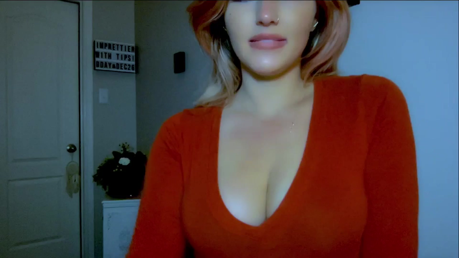 Gallery image thumbnail from Xonakitaxo's myfreecams stream on, 12/10/2023, 07:53 image 8 of 20