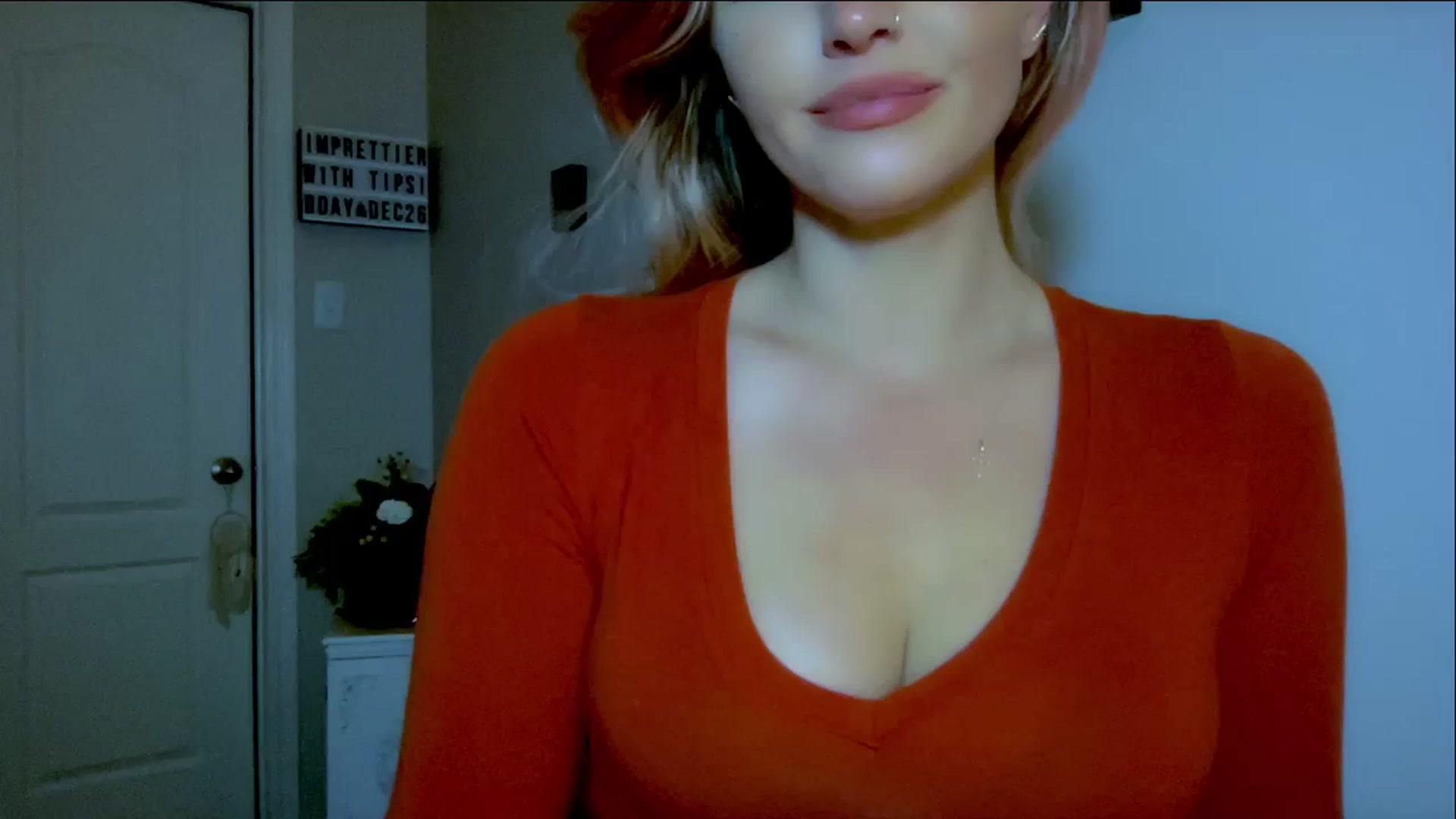 Gallery image thumbnail from Xonakitaxo's myfreecams stream on, 12/10/2023, 07:53 image 6 of 20