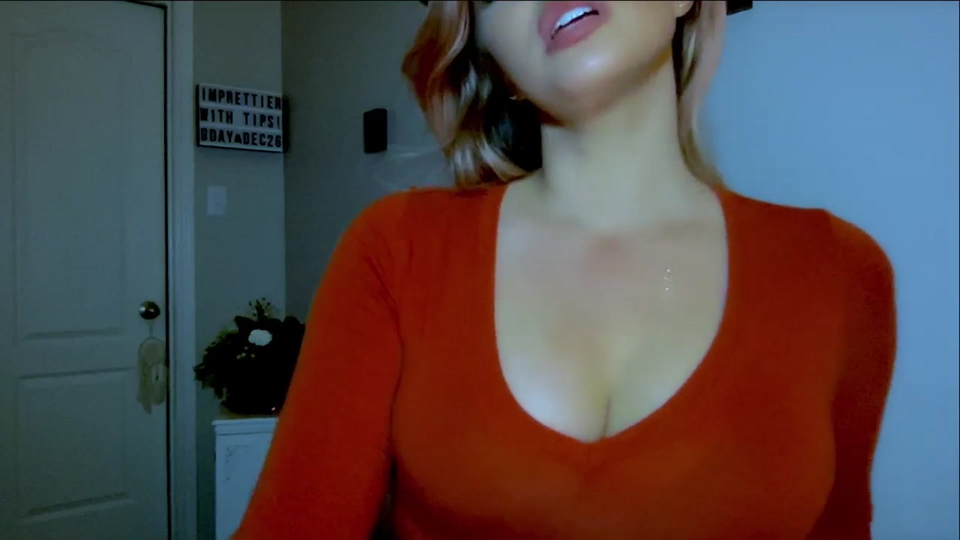 Gallery image thumbnail from Xonakitaxo's myfreecams stream on, 12/10/2023, 07:53 image 7 of 20
