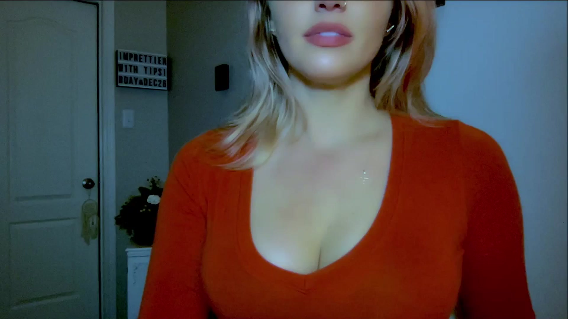 Gallery image thumbnail from Xonakitaxo's myfreecams stream on, 12/10/2023, 07:53 image 13 of 20