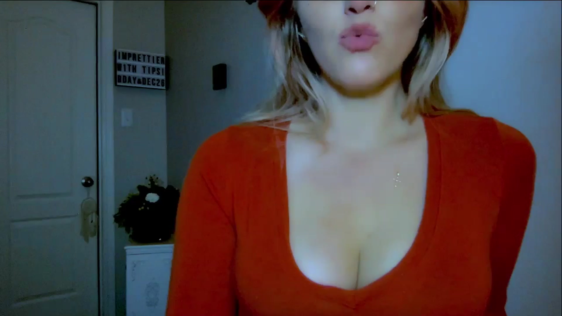 Gallery image thumbnail from Xonakitaxo's myfreecams stream on, 12/10/2023, 07:53 image 16 of 20