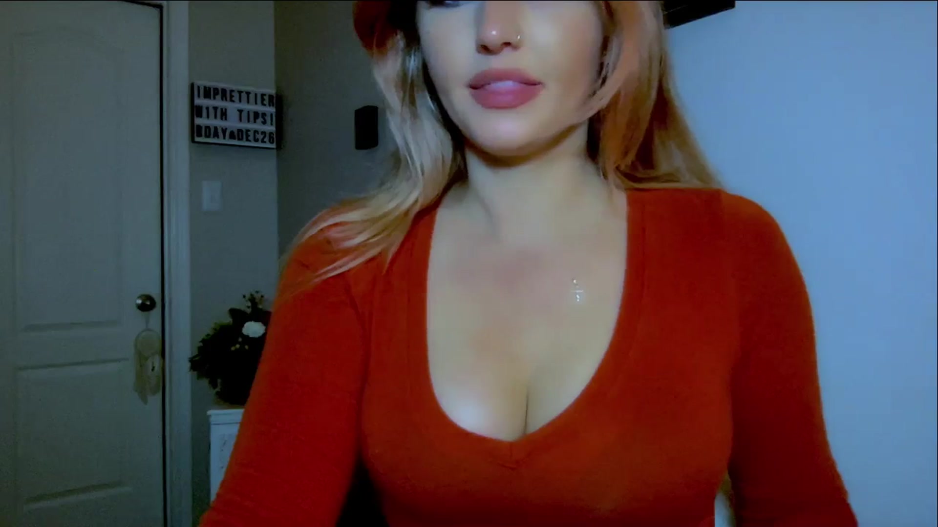 Gallery image thumbnail from Xonakitaxo's myfreecams stream on, 12/10/2023, 07:53 image 2 of 20