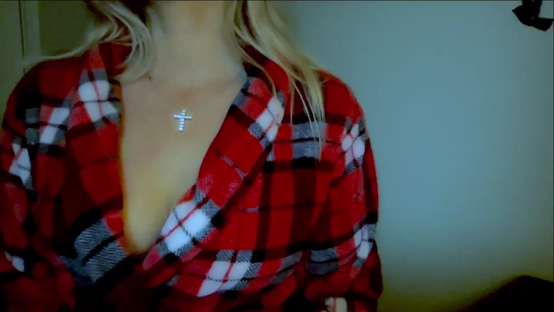 Gallery image thumbnail from Xonakitaxo's myfreecams stream on, 12/22/2023, 08:31 image 17 of 20