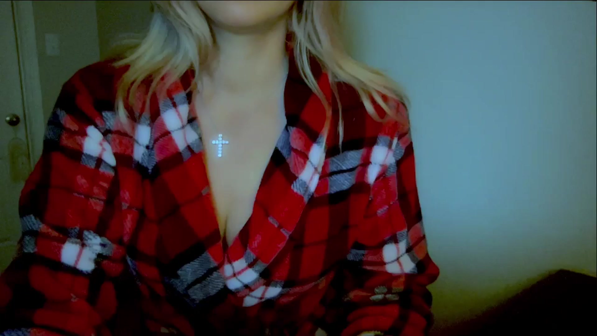 Gallery image thumbnail from Xonakitaxo's myfreecams stream on, 12/22/2023, 08:31 image 7 of 20