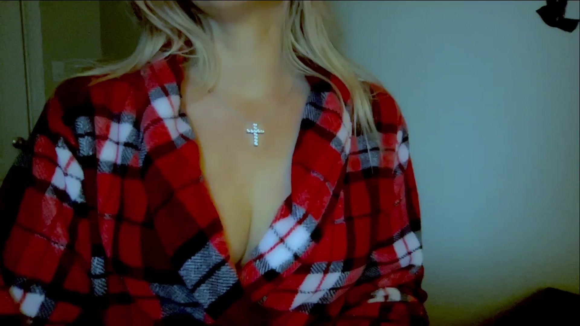 Gallery image thumbnail from Xonakitaxo's myfreecams stream on, 12/22/2023, 08:31 image 18 of 20