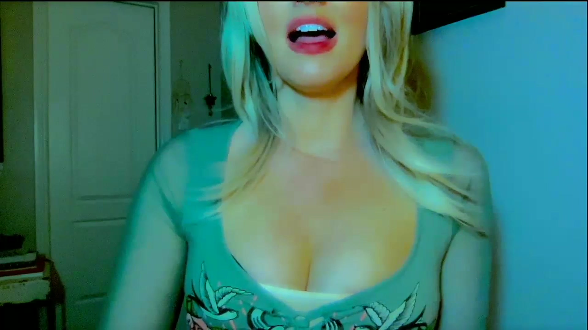 Gallery image thumbnail from Xonakitaxo's myfreecams stream on, 03/16/2024, 05:36 image 8 of 20