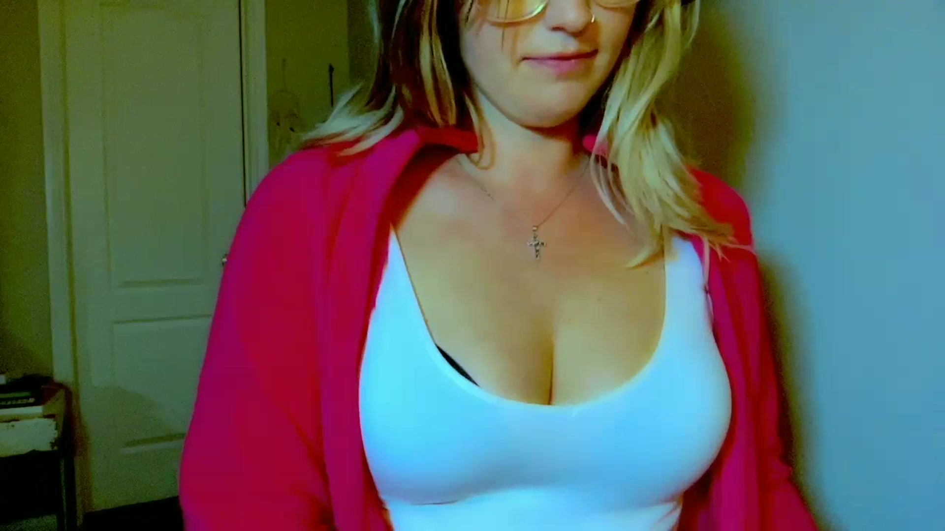 Gallery image thumbnail from Xonakitaxo's myfreecams stream on, 03/27/2024, 06:15 image 5 of 20