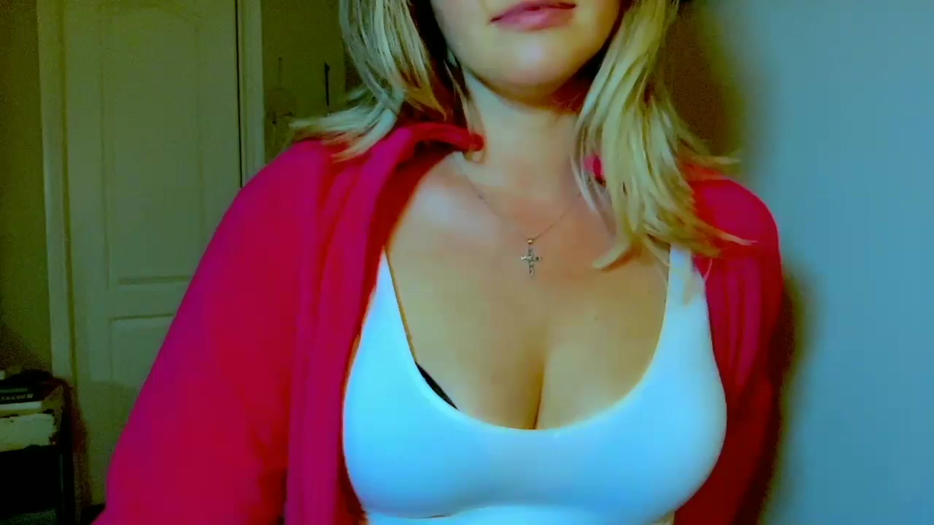 Gallery image thumbnail from Xonakitaxo's myfreecams stream on, 03/27/2024, 06:15 image 9 of 20