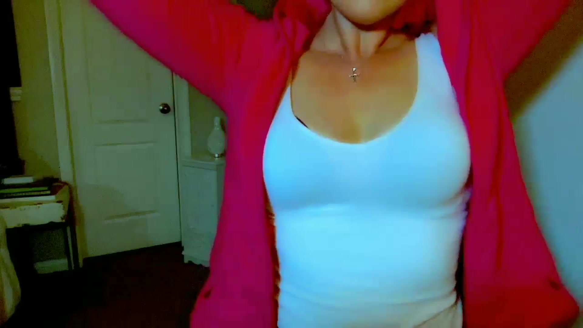 Gallery image thumbnail from Xonakitaxo's myfreecams stream on, 03/27/2024, 06:15 image 16 of 20