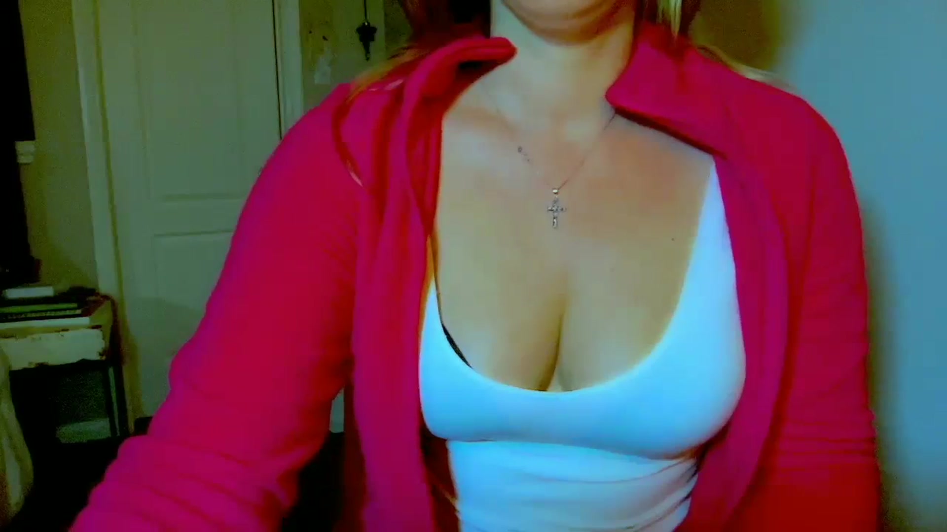 Gallery image thumbnail from Xonakitaxo's myfreecams stream on, 03/27/2024, 06:15 image 13 of 20