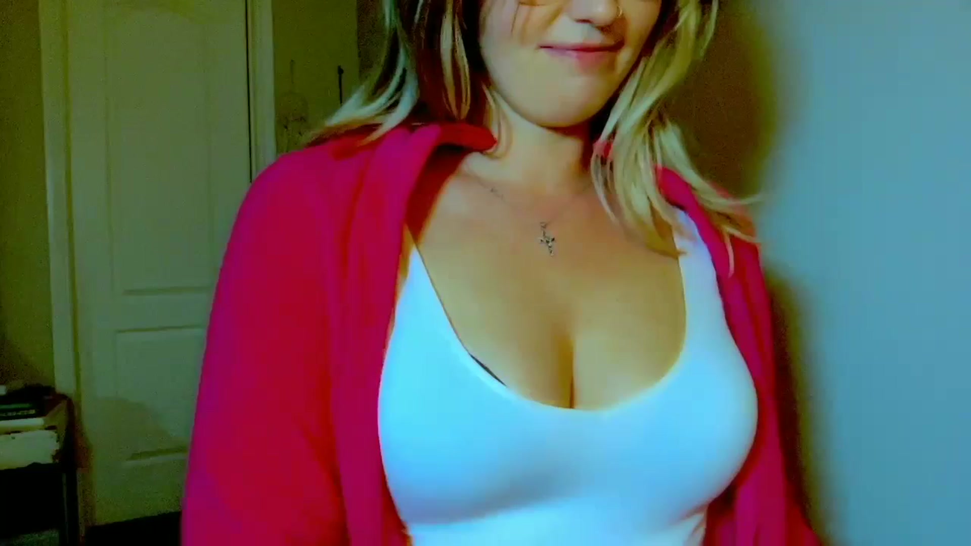 Gallery image thumbnail from Xonakitaxo's myfreecams stream on, 03/27/2024, 06:15 image 4 of 20