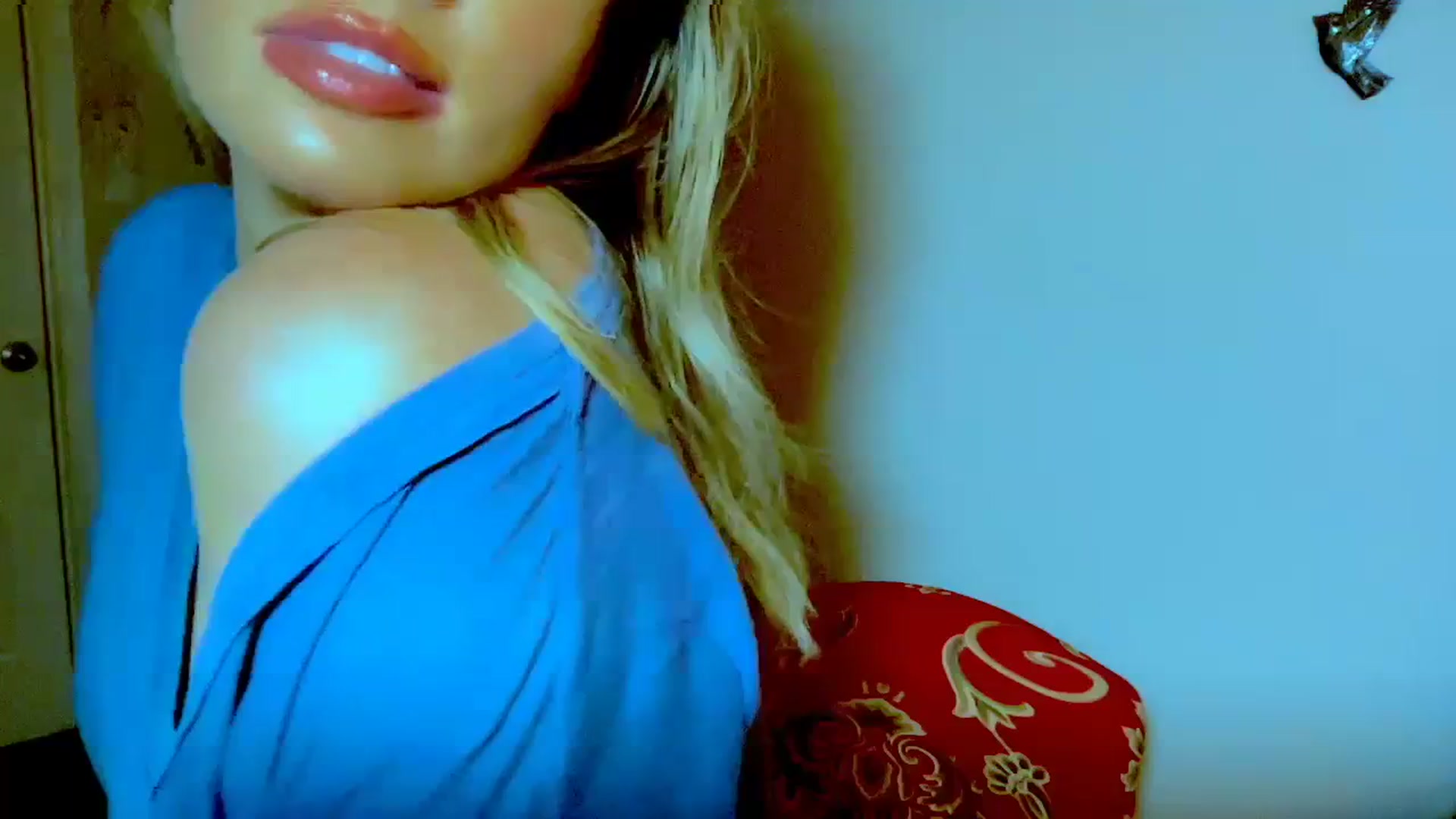 Gallery image thumbnail from Xonakitaxo's myfreecams stream on, 03/28/2024, 04:28 image 11 of 20