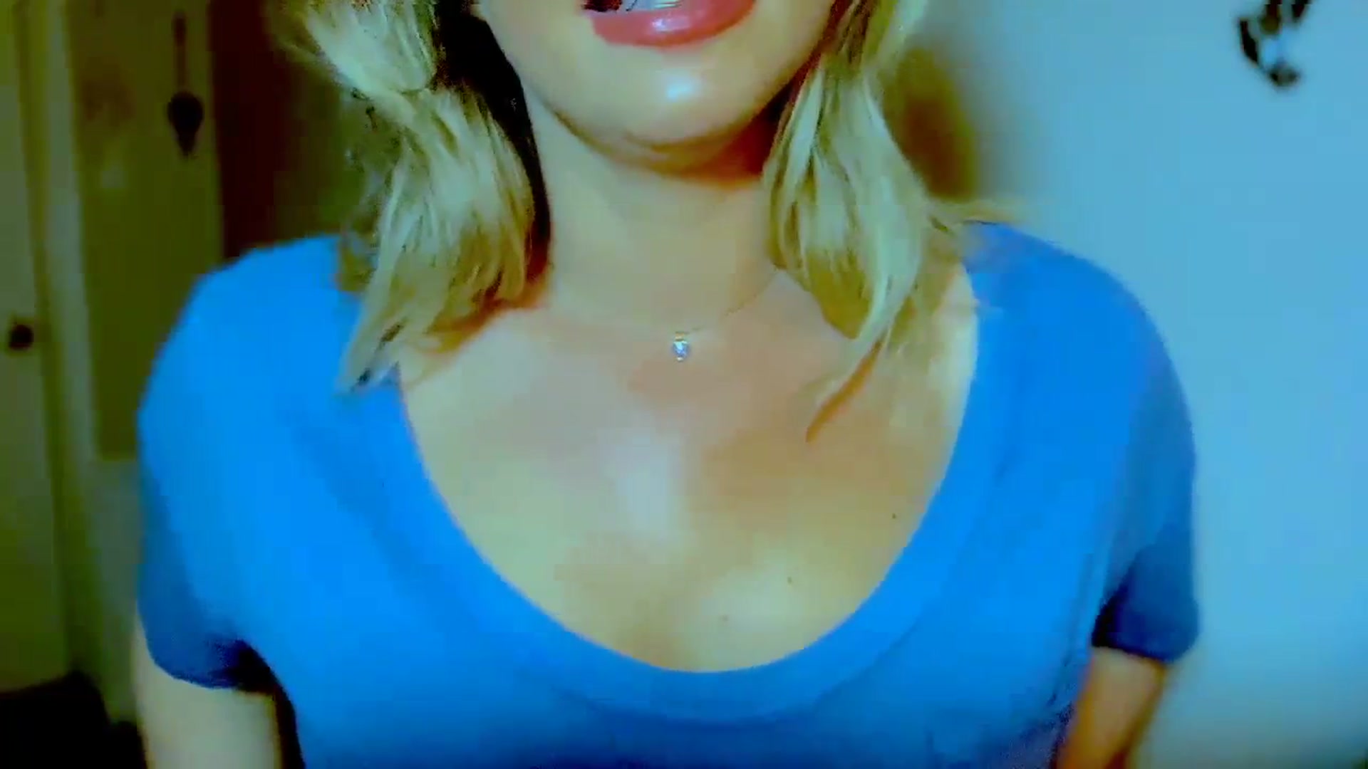 Gallery image thumbnail from Xonakitaxo's myfreecams stream on, 03/28/2024, 04:28 image 6 of 20