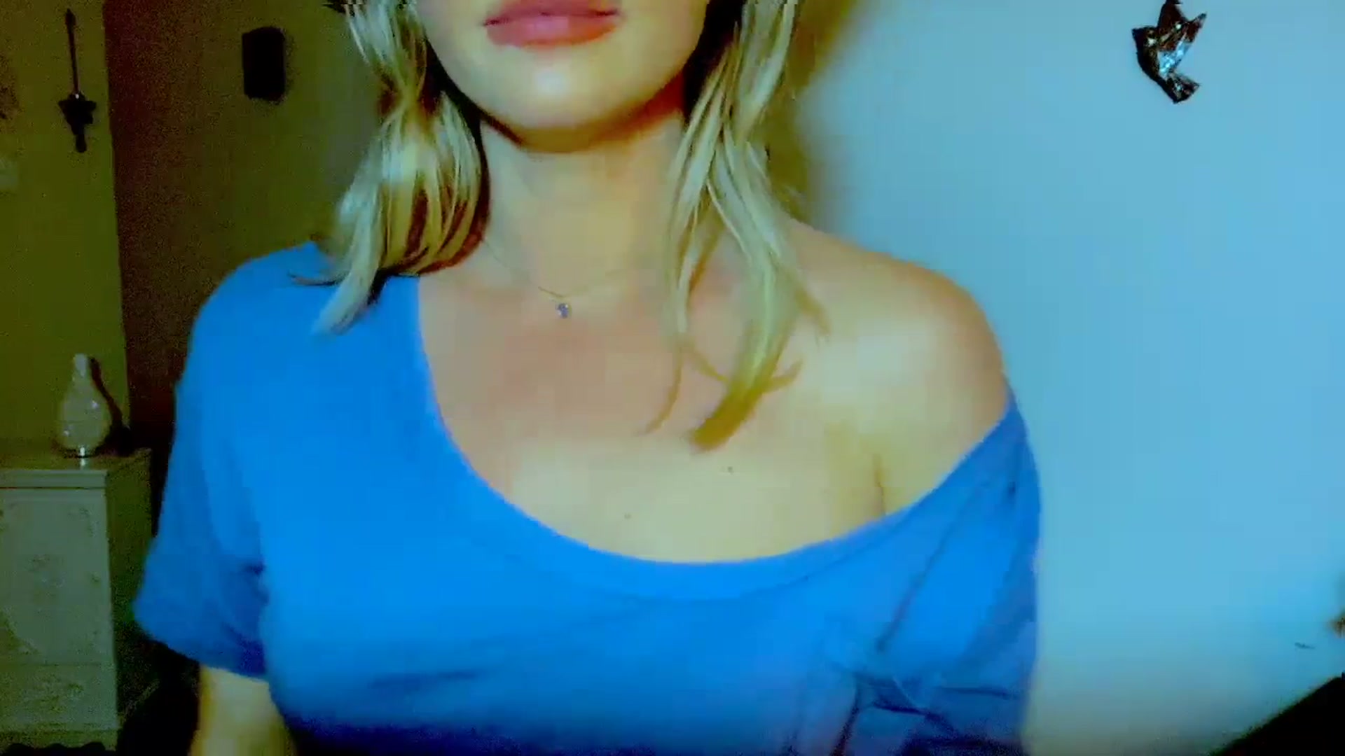 Gallery image thumbnail from Xonakitaxo's myfreecams stream on, 03/28/2024, 04:28 image 19 of 20