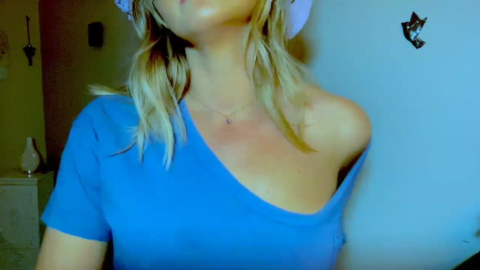 Gallery image thumbnail from Xonakitaxo's myfreecams stream on, 03/28/2024, 04:28 image 15 of 20