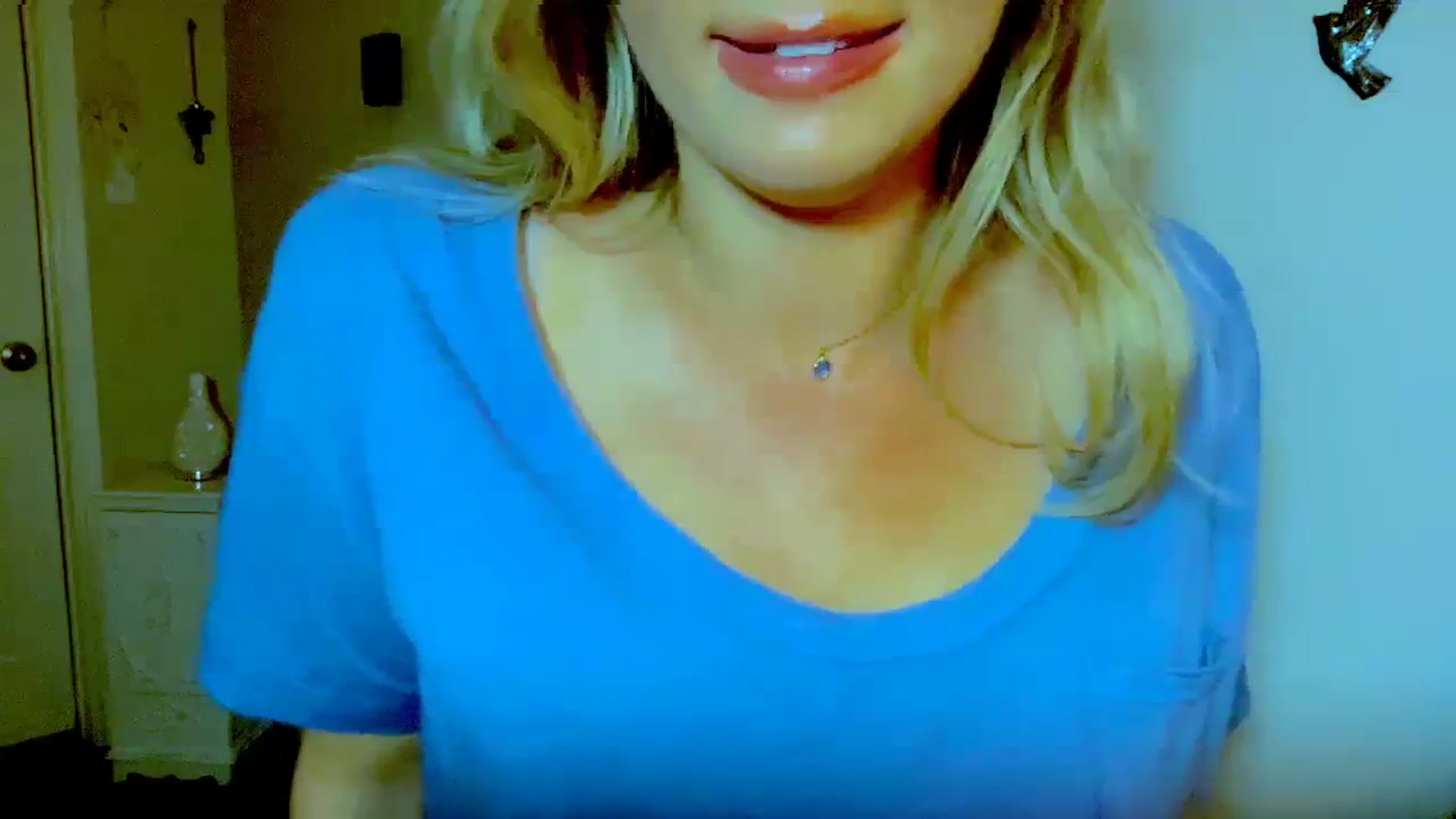 Gallery image thumbnail from Xonakitaxo's myfreecams stream on, 03/28/2024, 04:28 image 9 of 20