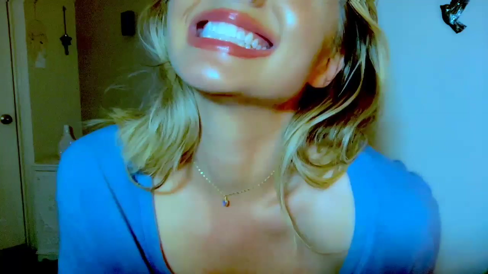 Gallery image thumbnail from Xonakitaxo's myfreecams stream on, 03/28/2024, 04:28 image 1 of 20