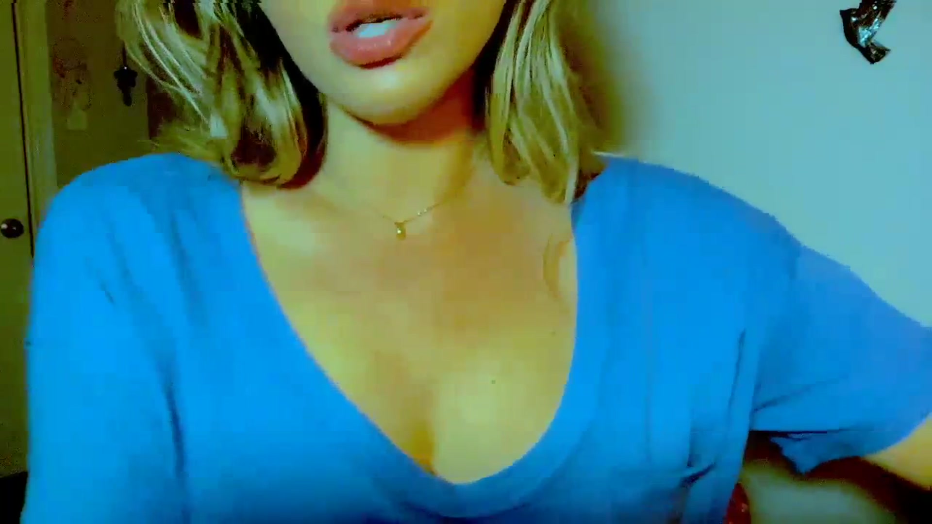 Gallery image thumbnail from Xonakitaxo's myfreecams stream on, 03/28/2024, 04:28 image 8 of 20
