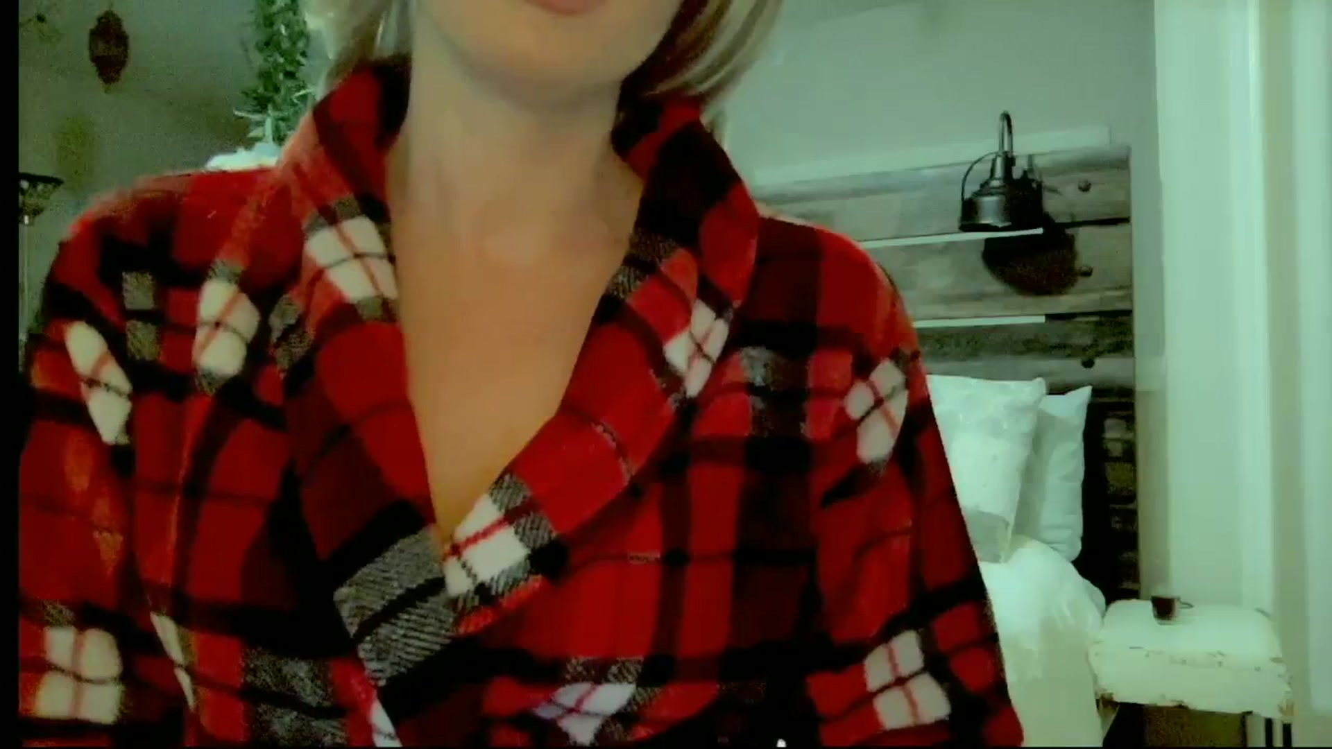 Gallery image thumbnail from Xonakitaxo's myfreecams stream on, 04/03/2024, 05:10 image 8 of 20
