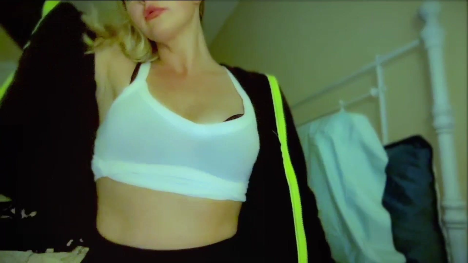 Gallery image thumbnail from Xonakitaxo's myfreecams stream on, 11/01/2024, 06:00 image 9 of 20