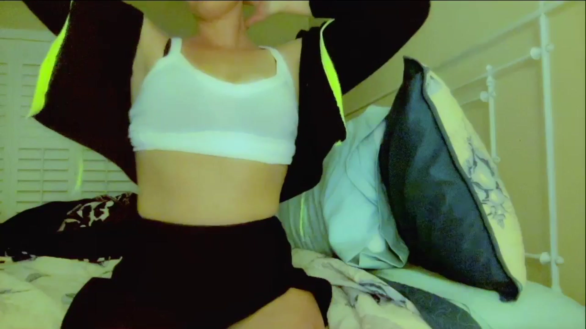 Gallery image thumbnail from Xonakitaxo's myfreecams stream on, 11/01/2024, 06:38 image 10 of 20