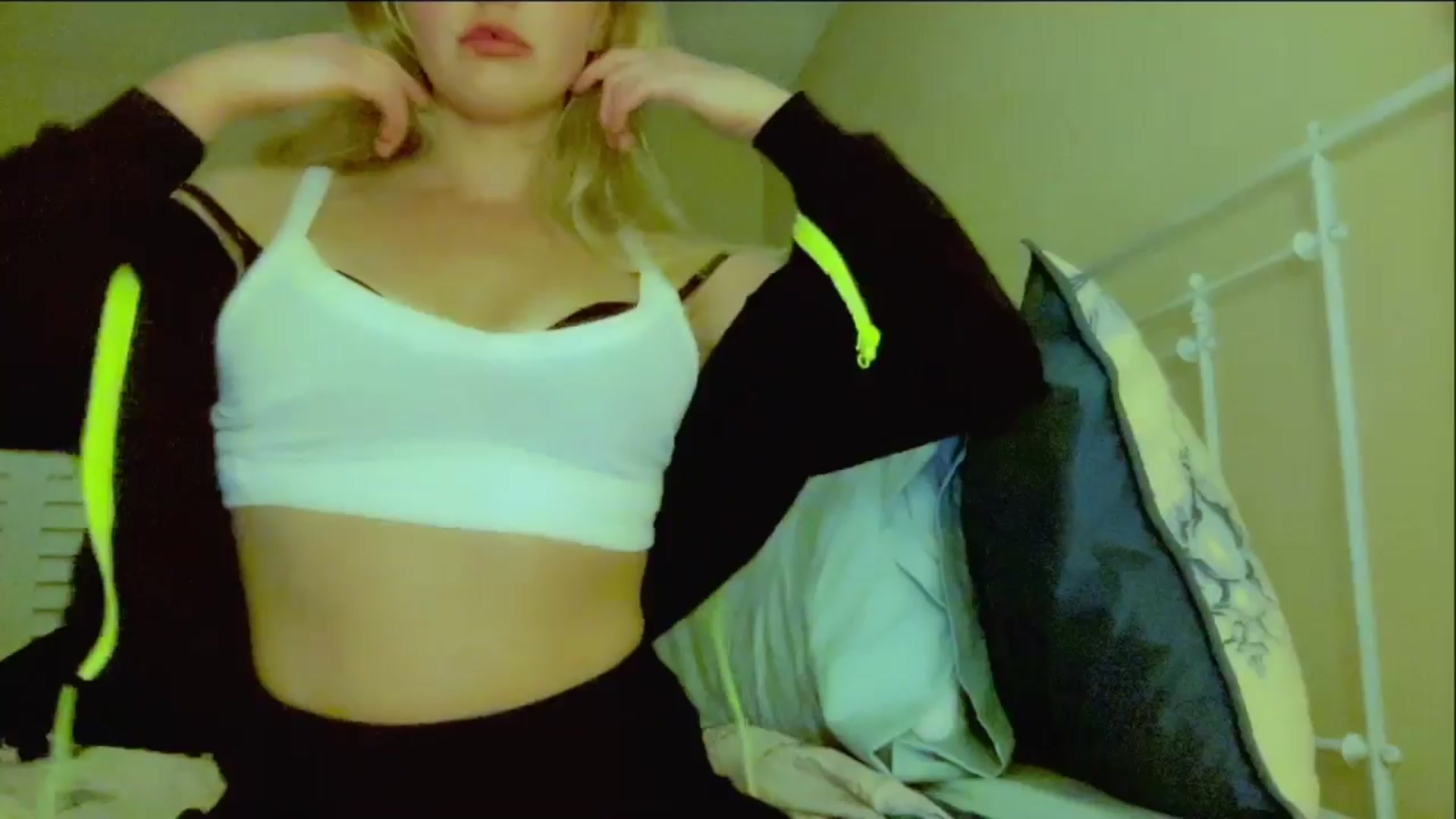 Gallery image thumbnail from Xonakitaxo's myfreecams stream on, 11/01/2024, 06:38 image 20 of 20