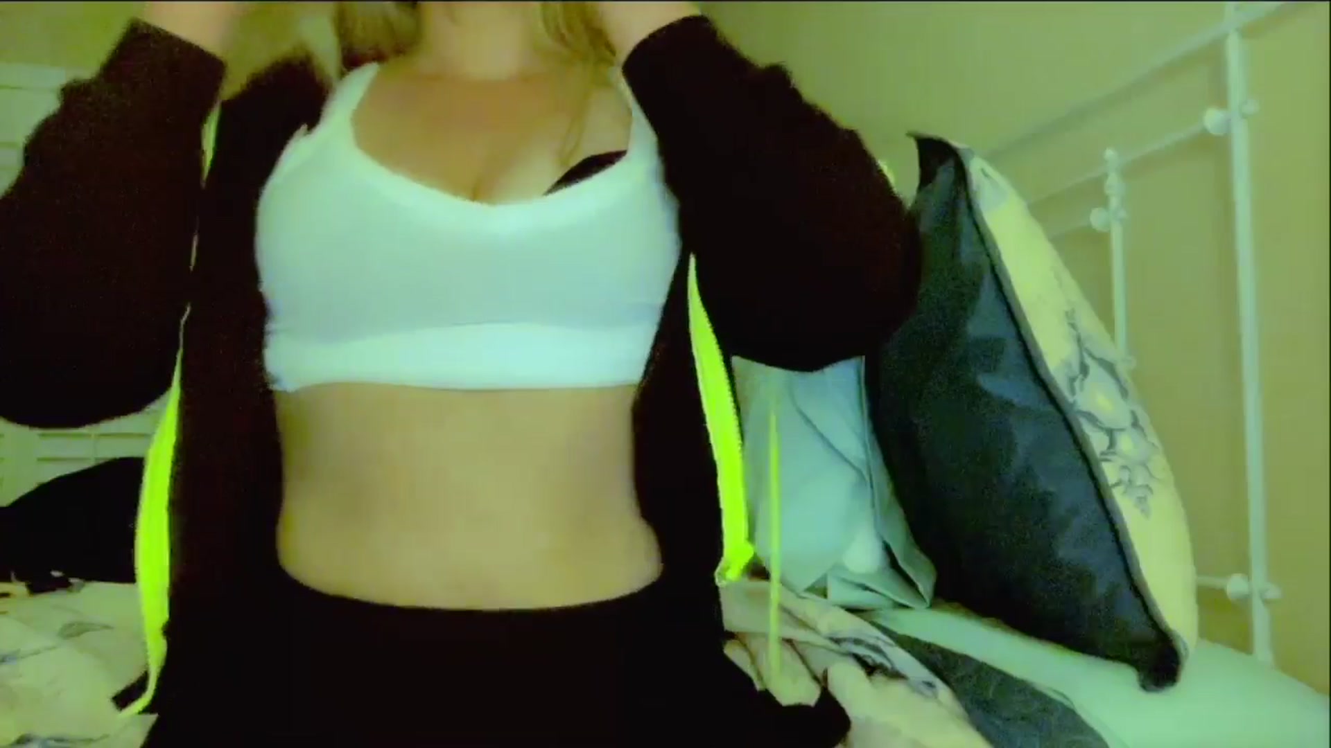Gallery image thumbnail from Xonakitaxo's myfreecams stream on, 11/01/2024, 06:38 image 5 of 20
