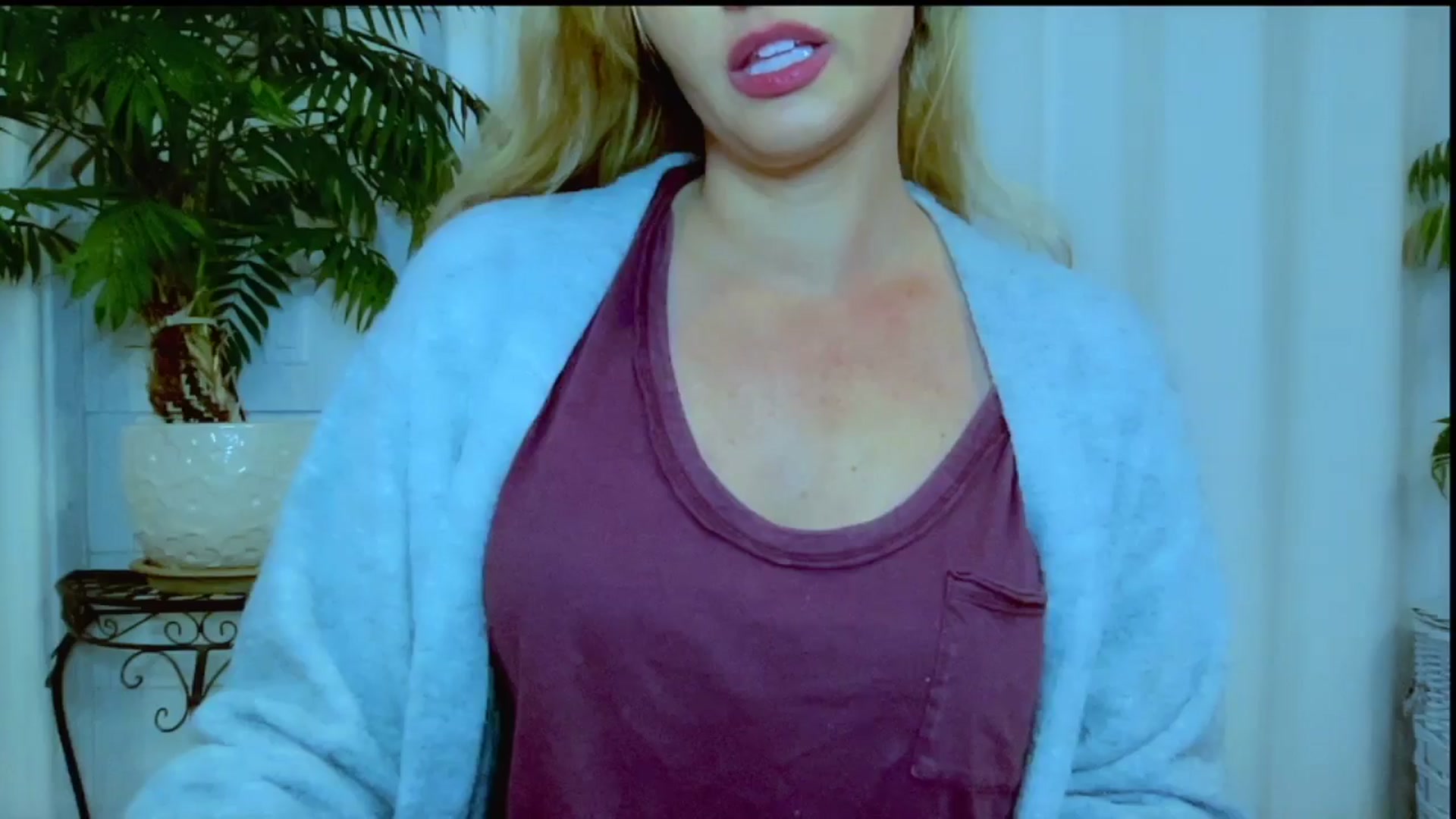 Gallery image thumbnail from Xonakitaxo's myfreecams stream on, 11/27/2024, 07:15 image 5 of 20
