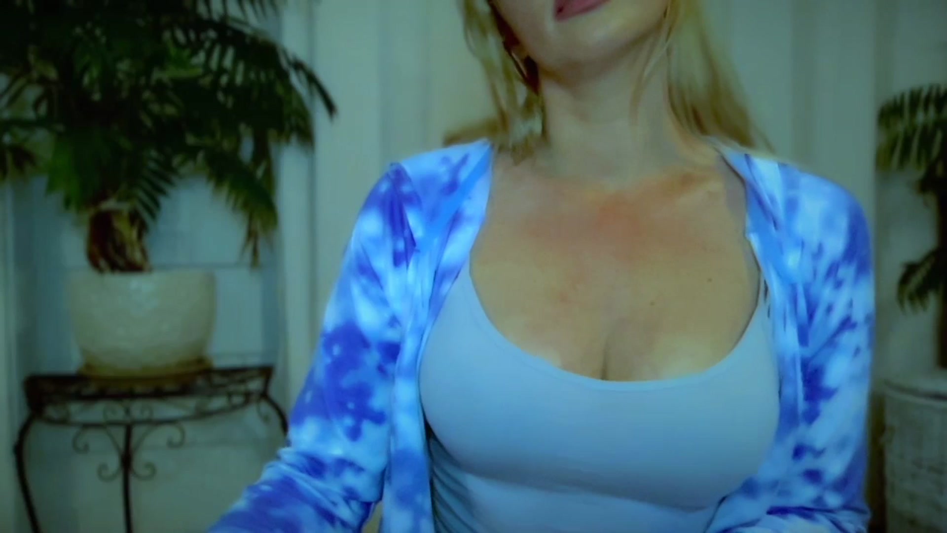 Gallery image thumbnail from Xonakitaxo's myfreecams stream on, 11/29/2024, 05:51 image 3 of 20