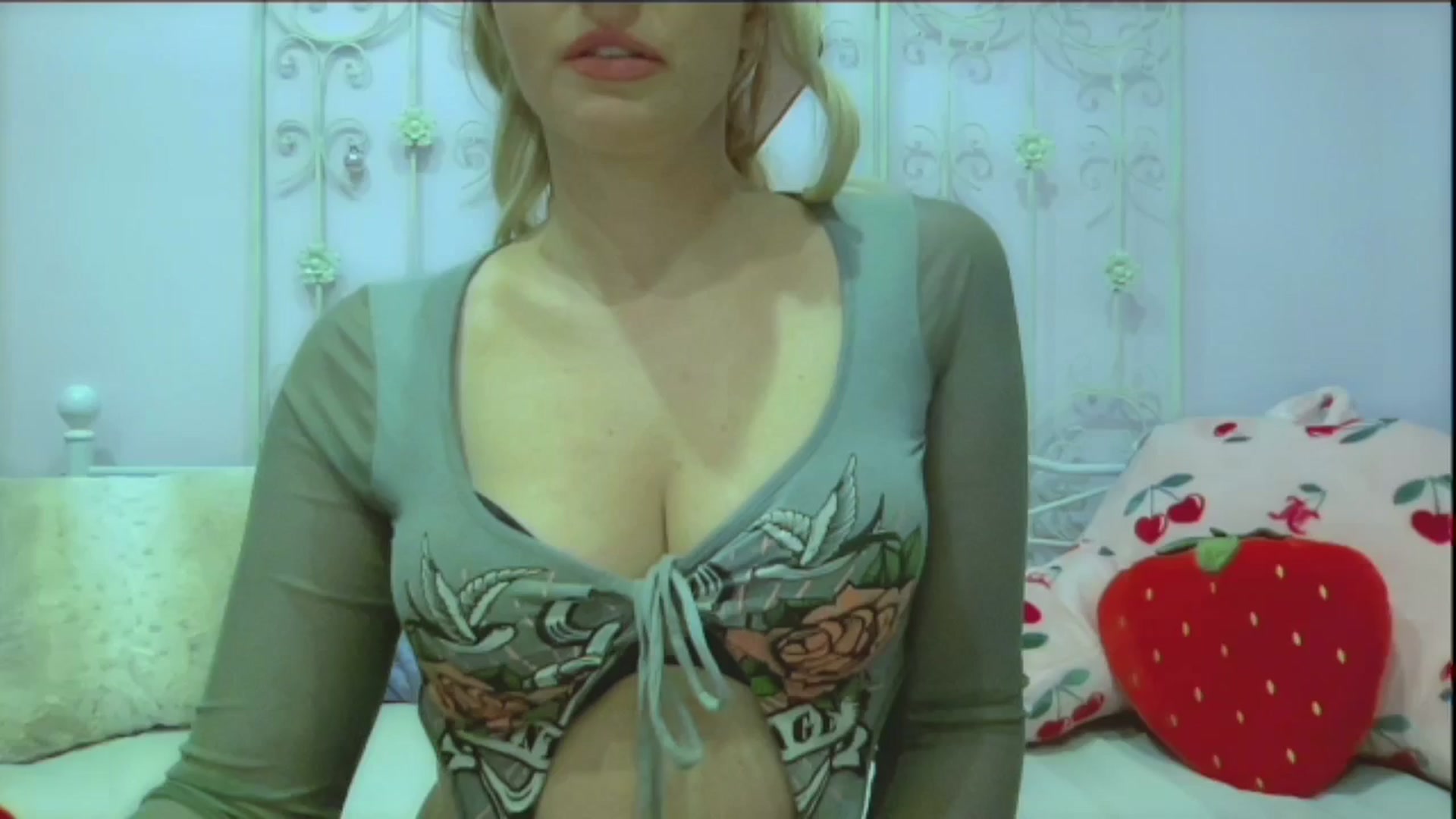 Gallery image thumbnail from Xonakitaxo's myfreecams stream on, 12/31/2024, 06:45 image 1 of 20