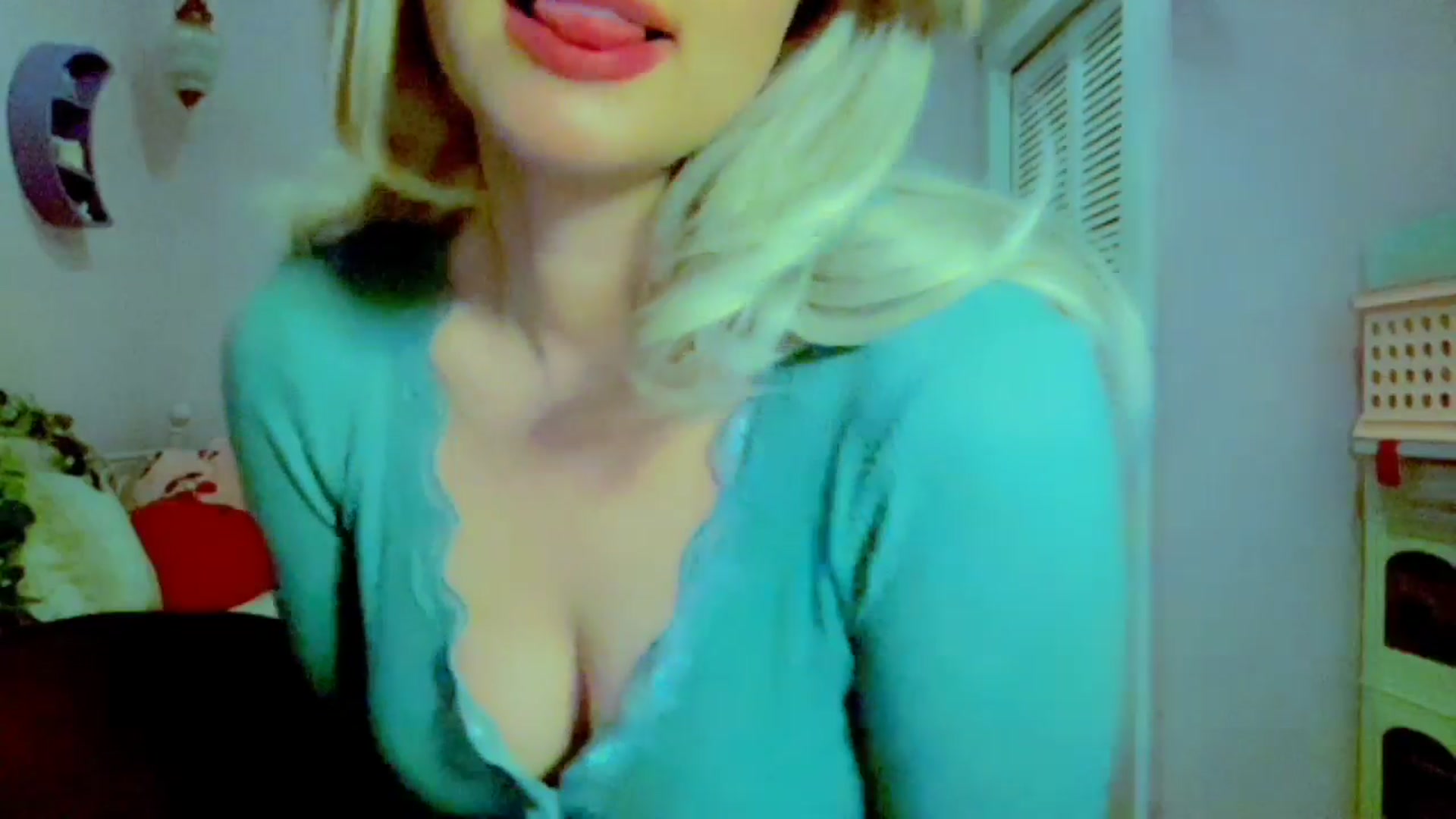 Gallery image thumbnail from Xonakitaxo's myfreecams stream on, 03/15/2025, 05:48 image 18 of 20