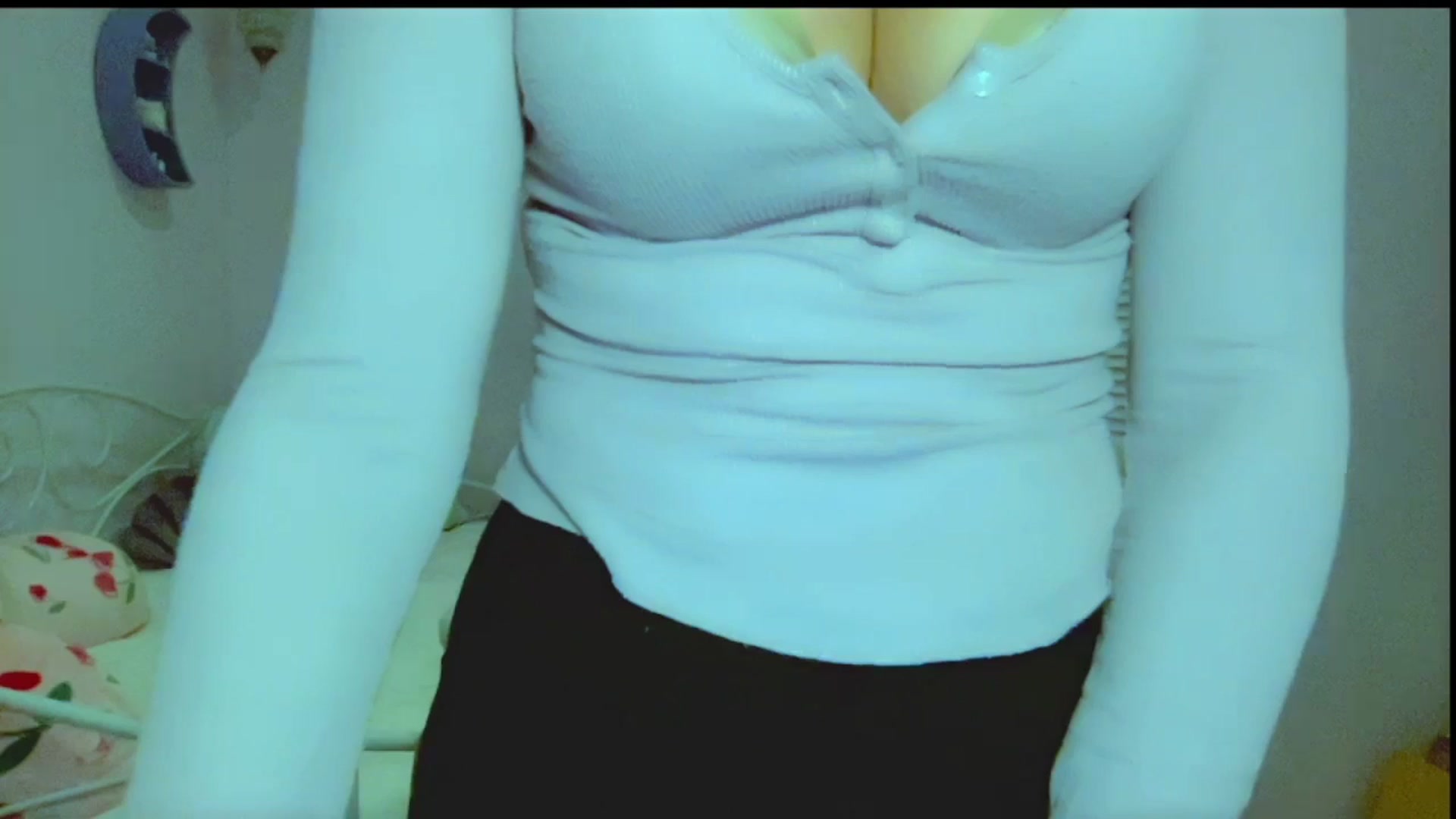 Gallery image thumbnail from Xonakitaxo's myfreecams stream on, 05/07/2025, 05:01 image 13 of 20