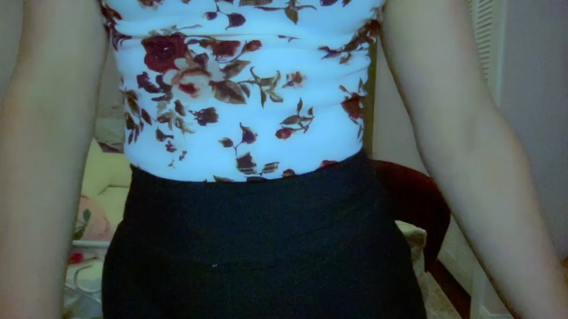 Gallery image thumbnail from Xonakitaxo's myfreecams stream on, 05/09/2025, 06:09 image 10 of 20
