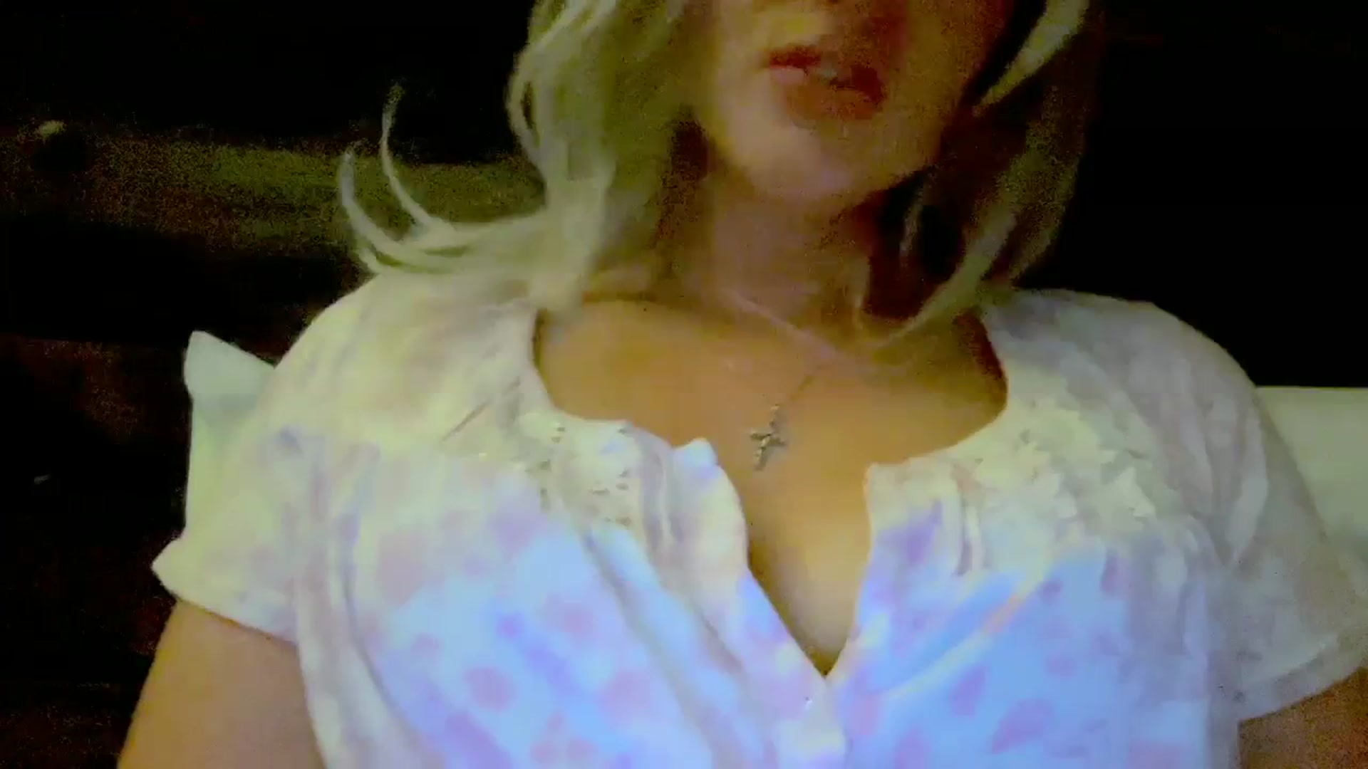 Gallery image thumbnail from Xonakitaxo's myfreecams stream on, 06/21/2025, 09:21 image 4 of 20