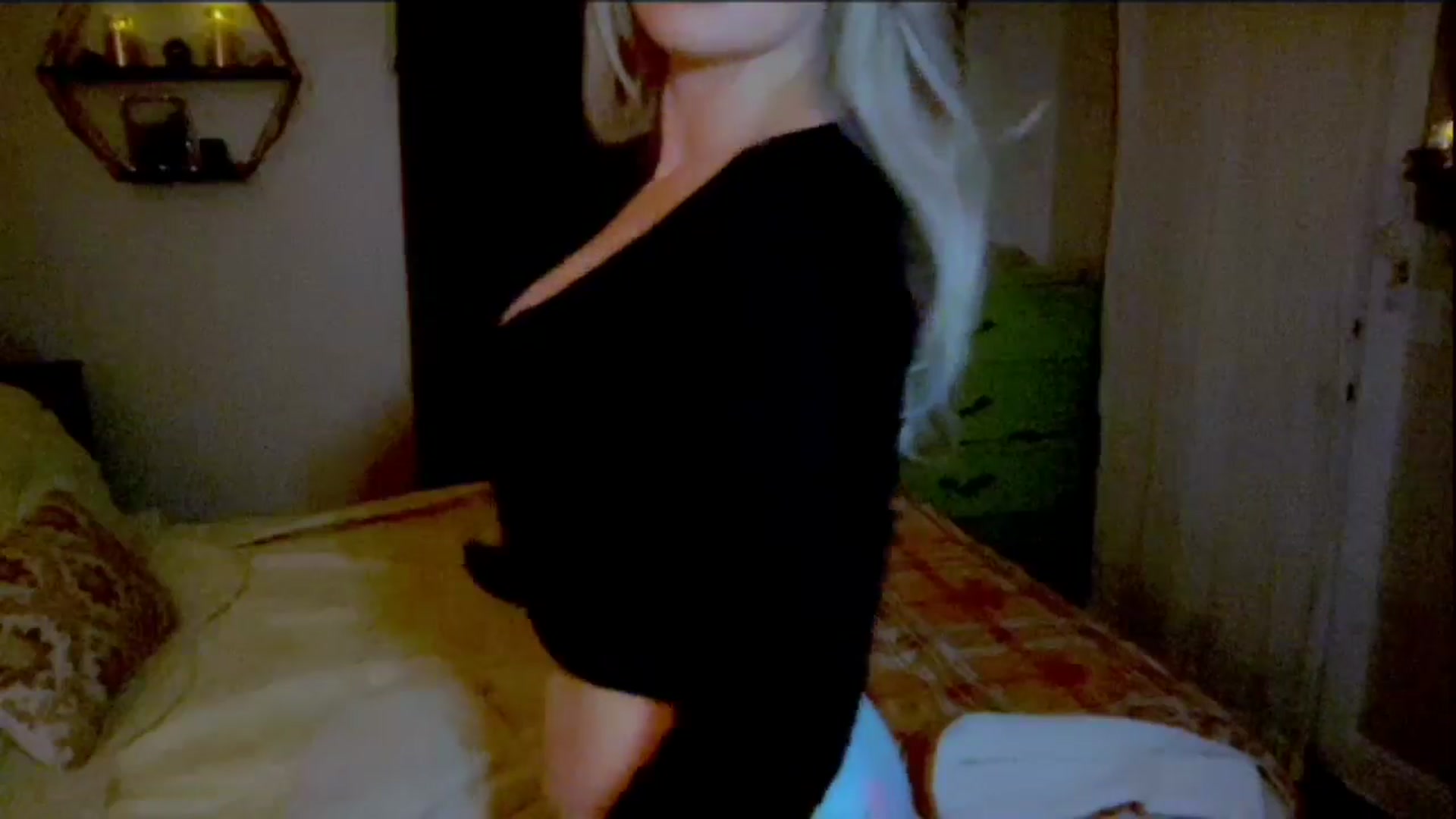 Gallery image thumbnail from Xonakitaxo's myfreecams stream on, 06/29/2025, 06:40 image 10 of 20