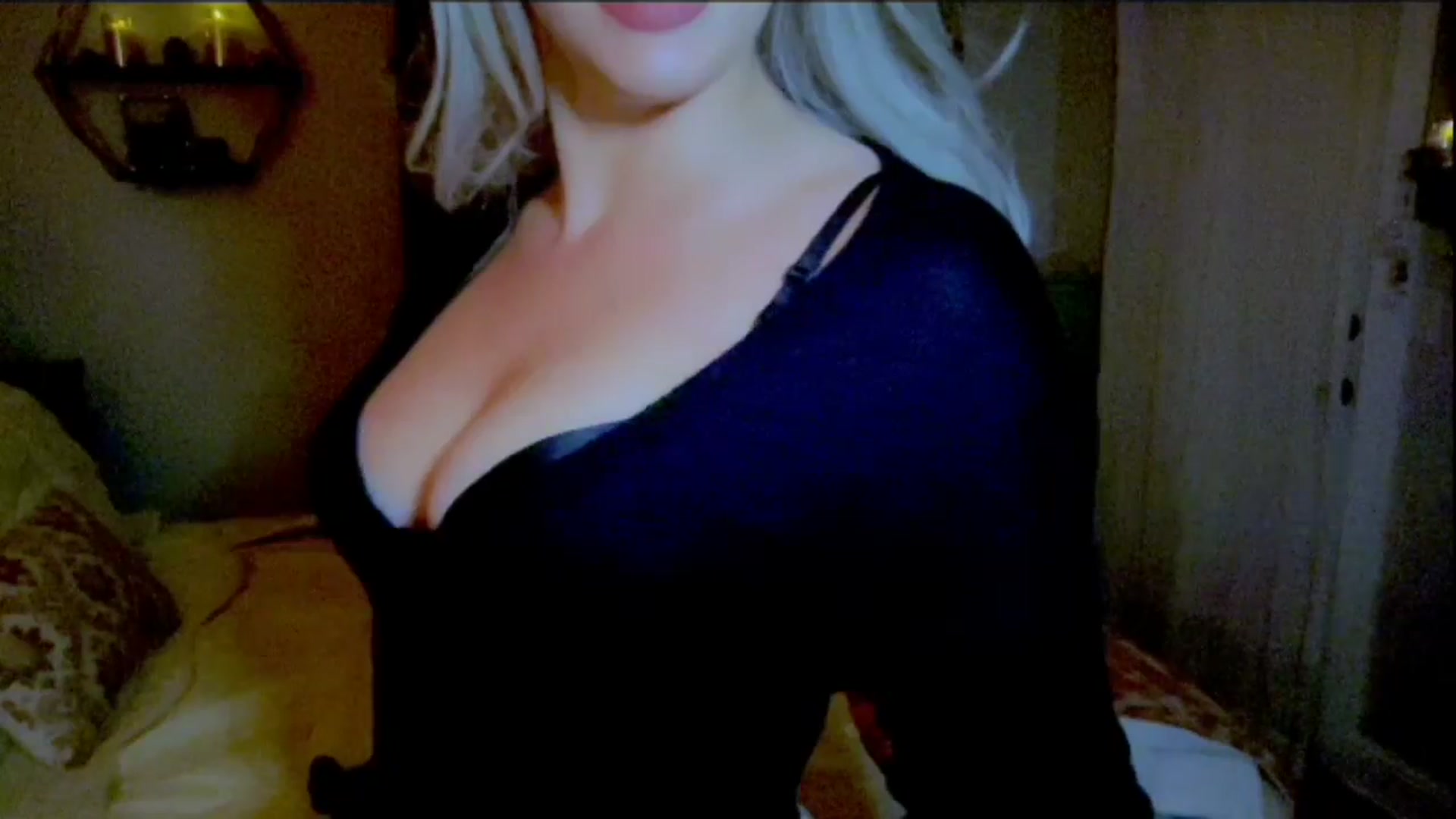 Gallery image thumbnail from Xonakitaxo's myfreecams stream on, 06/29/2025, 06:40 image 11 of 20