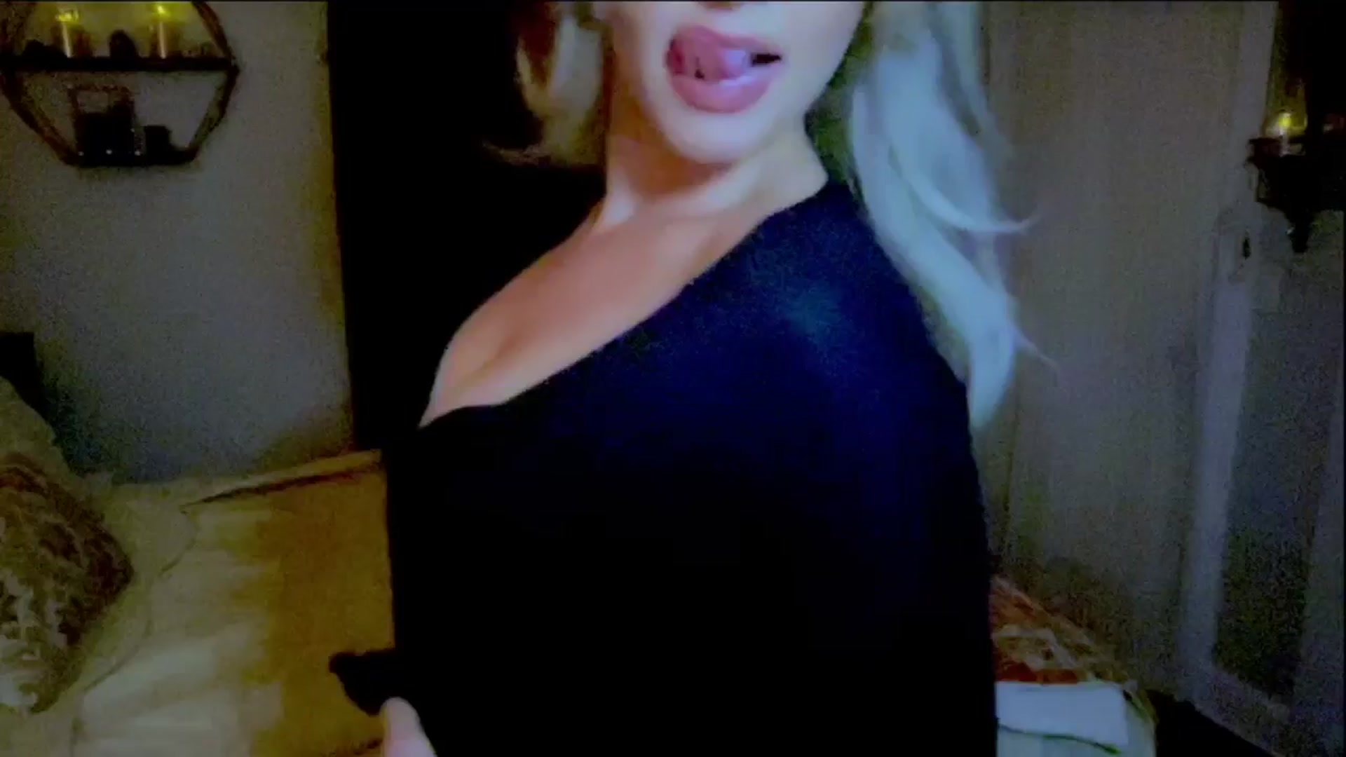 Gallery image thumbnail from Xonakitaxo's myfreecams stream on, 06/29/2025, 07:35 image 1 of 20